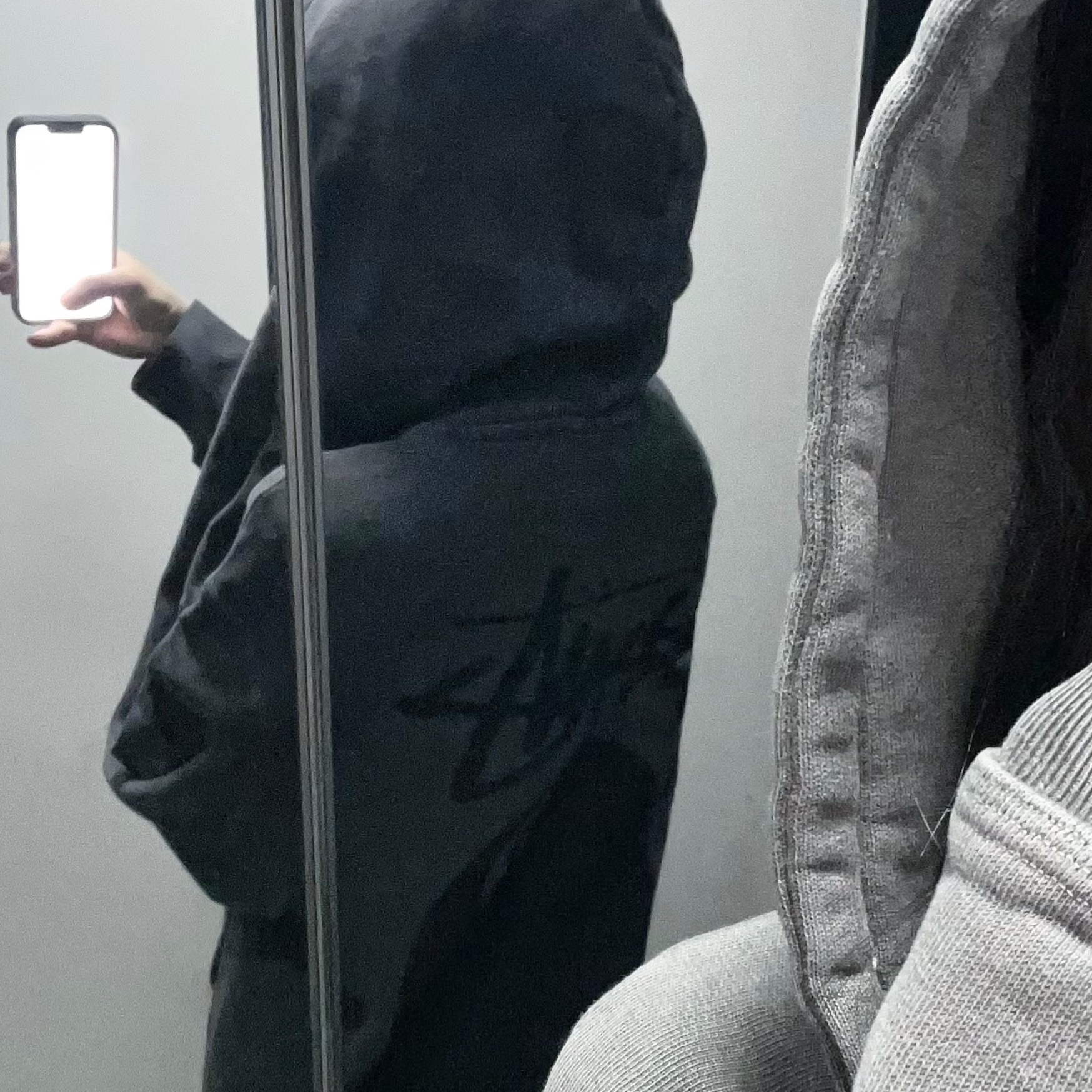 Stussy 8 Ball Pigment Dyed Zip Hoodie Black 착용 스타일