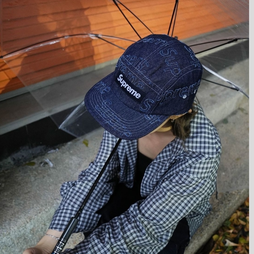 Supreme Lasered Denim Camp Cap Pink - 24FW, Supreme Lasered Denim Camp Cap Navy - 24FW 착용 스타일 - 3