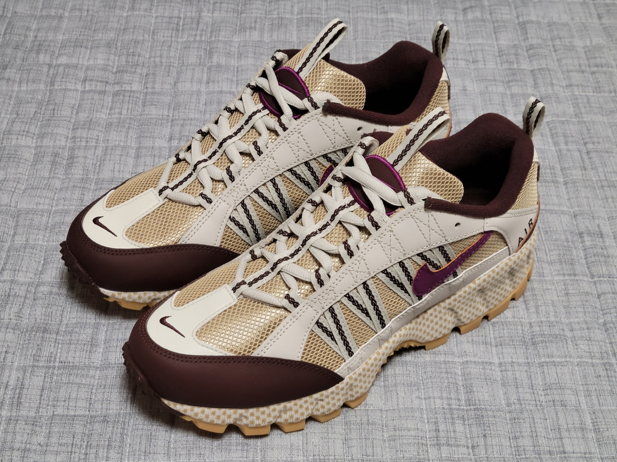Nike Air Humara Light Bone Viotech 착용 스타일 - 2