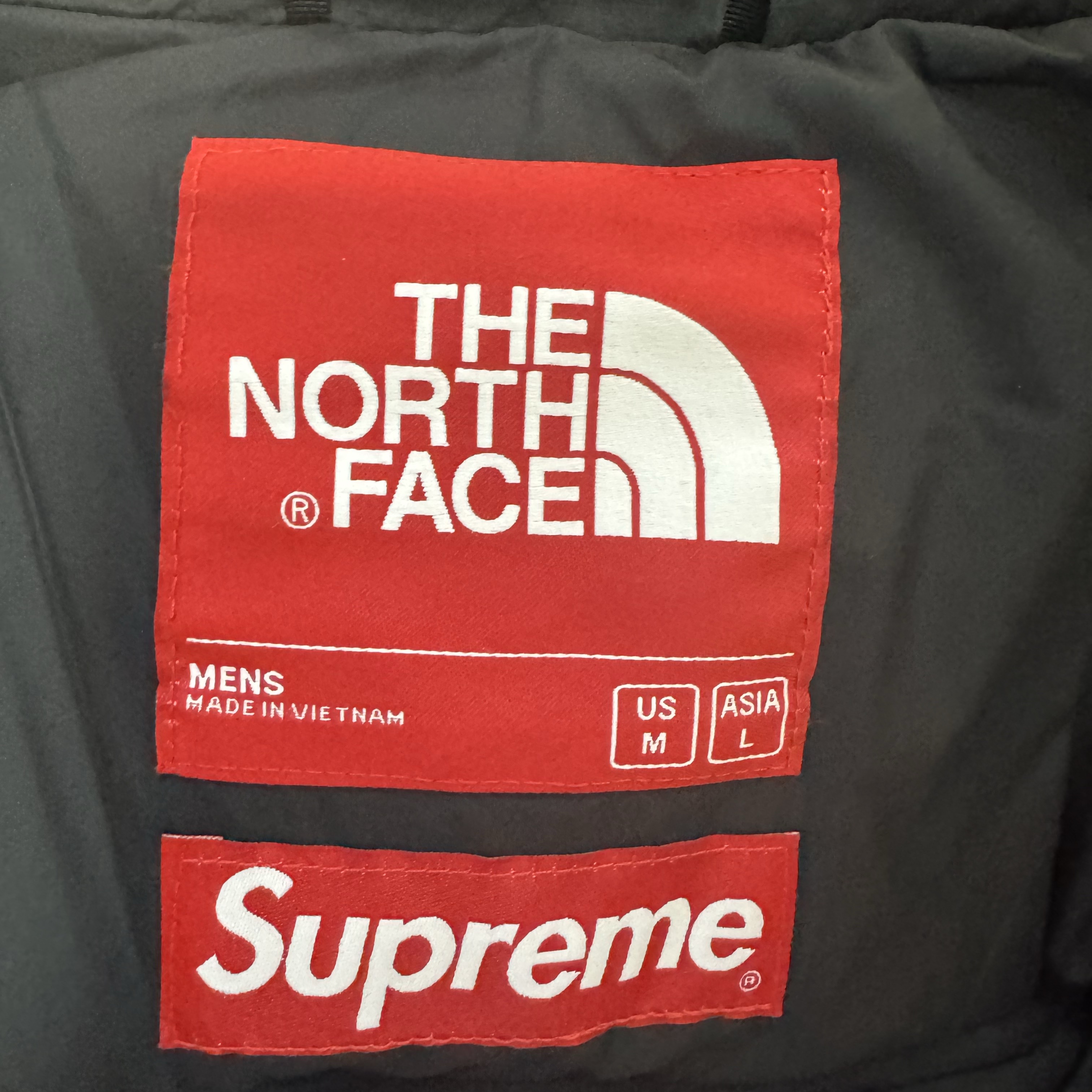 Supreme x The North Face Nuptse Jacket Black - 24FW 착용 스타일 - 2