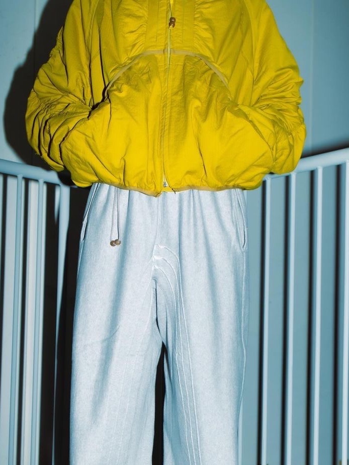 [KREAM 단독] Jian Ye Hydra Jacket Mustard - 24FW, [KREAM 단독] Jian Ye Orbit Pants Charcoal - 24FW 착용 스타일 - 3
