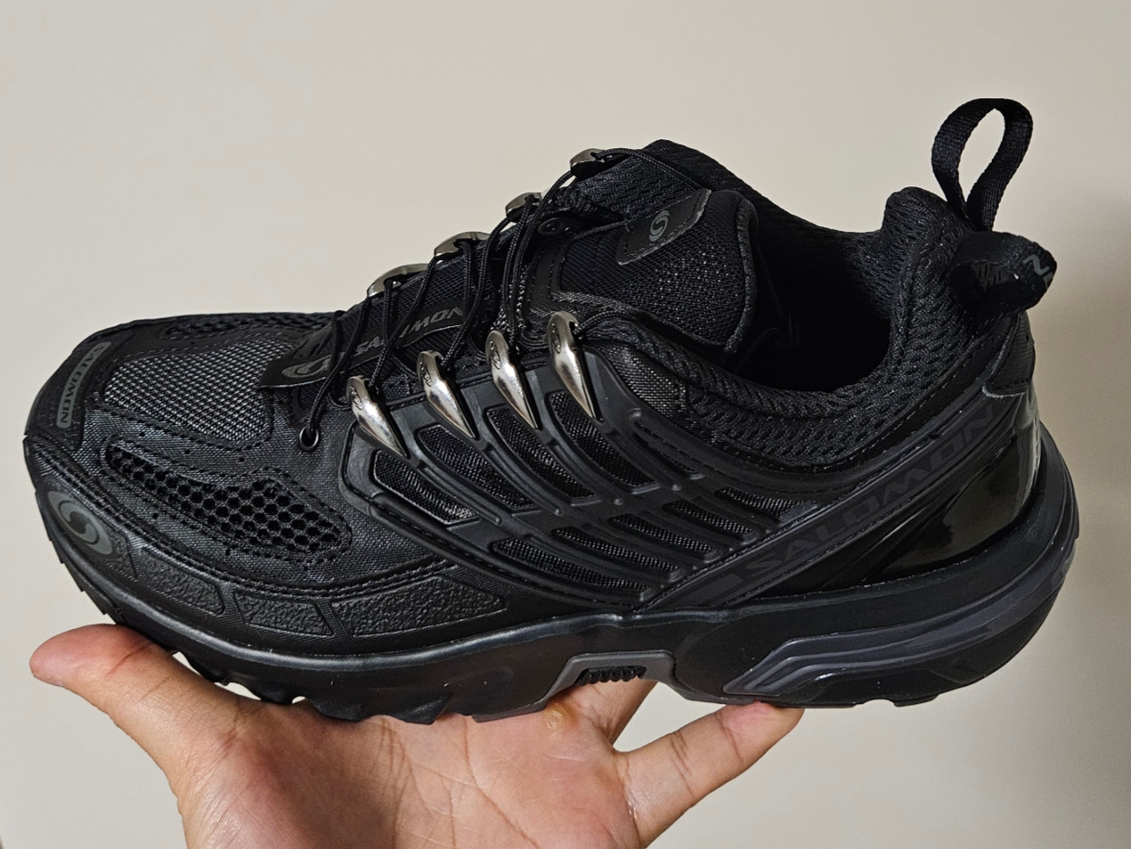 Salomon ACS Pro Black 착용 스타일
