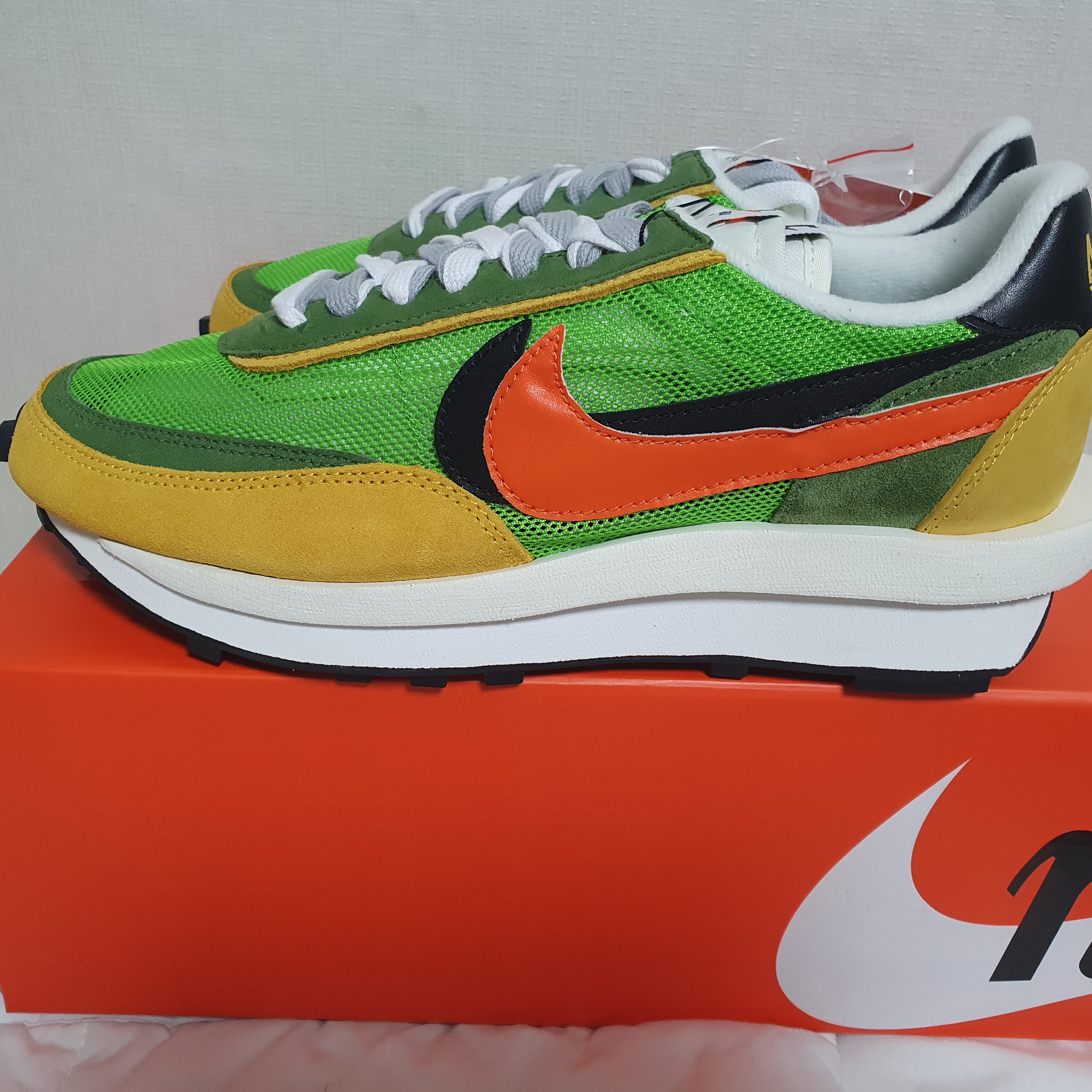 Nike x Sacai LDWaffle Green Multi 착용 스타일 - 2