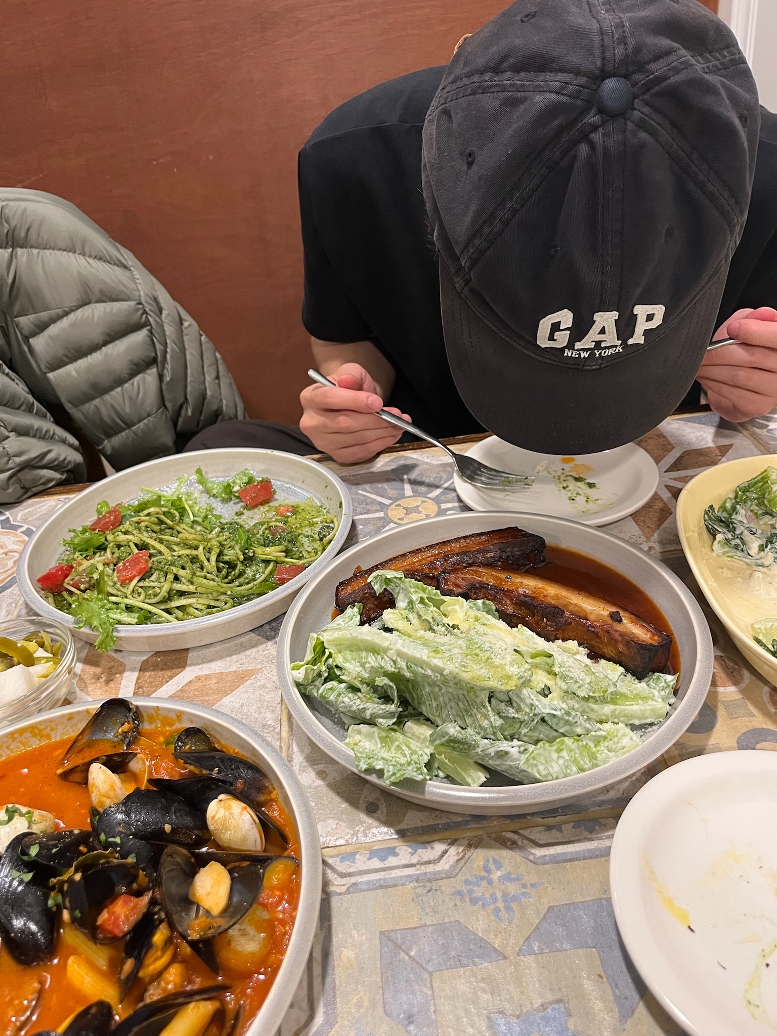 Rab Microlight Alpine Jacket Light Khaki, On Running x Post Archive Faction (Paf) Cloudventure Peak Cacao Espresso 착용 스타일 - 4