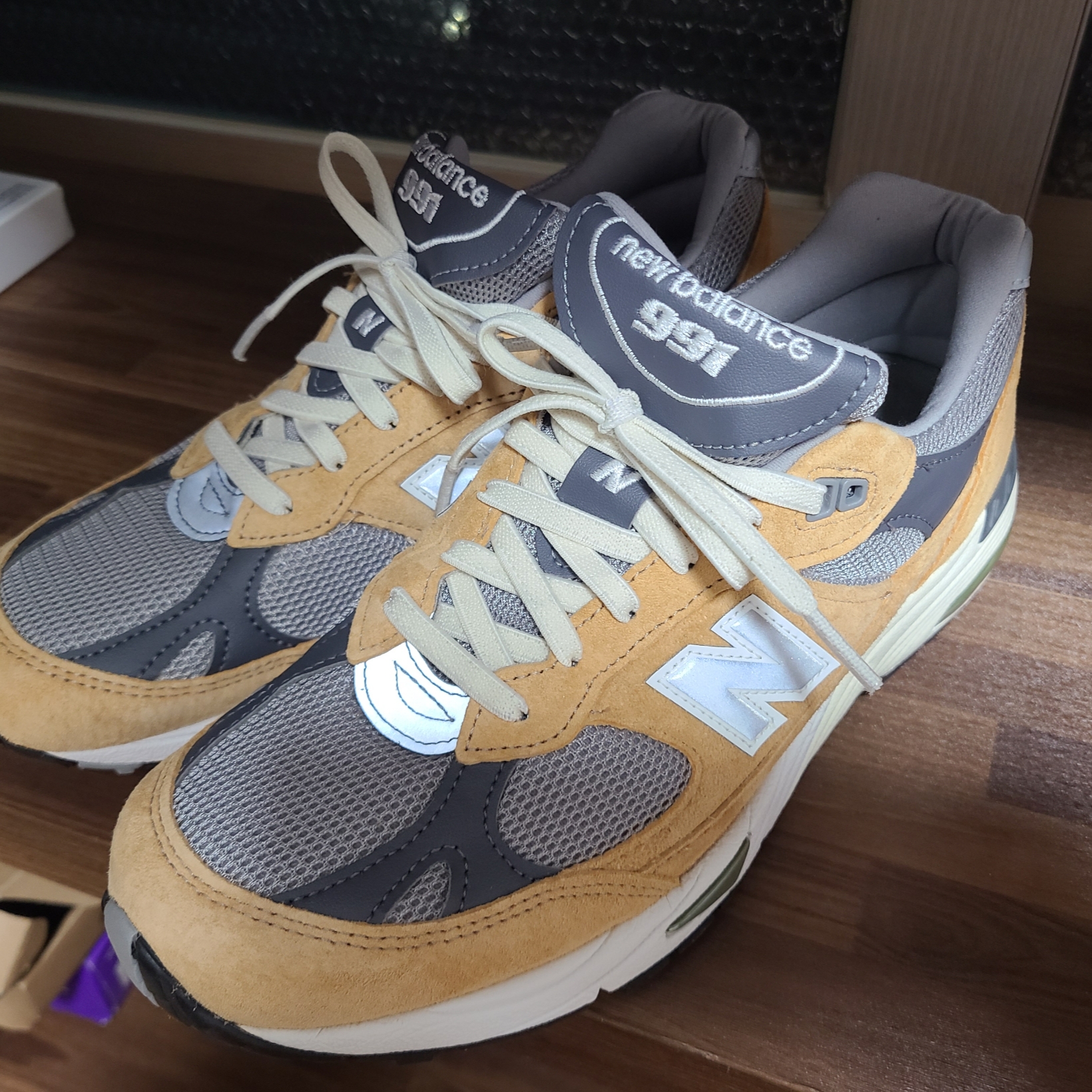 New Balance 991 Made in UK Tan Grey 착용 스타일