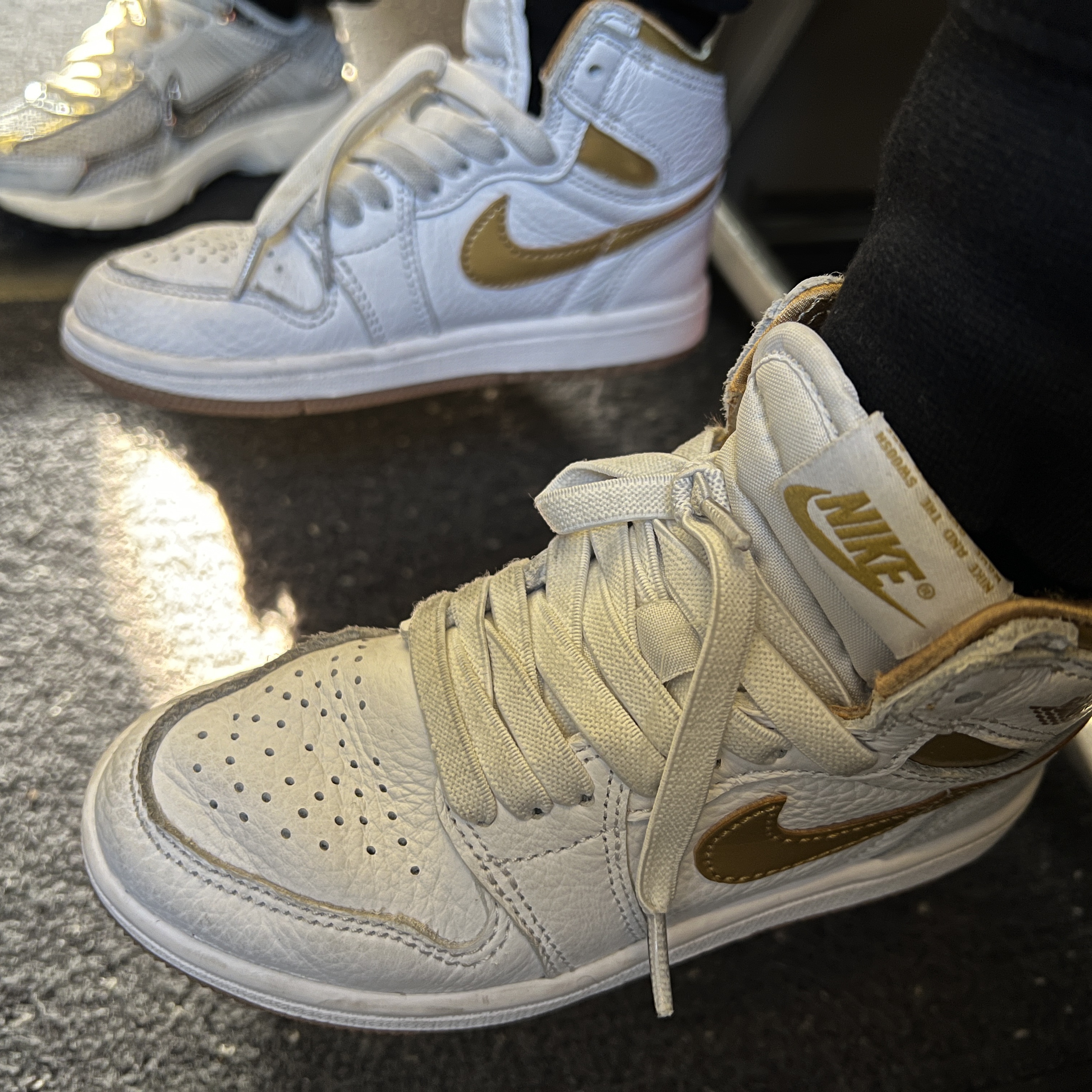 (PS) Jordan 1 Retro High OG White Gold 착용 스타일
