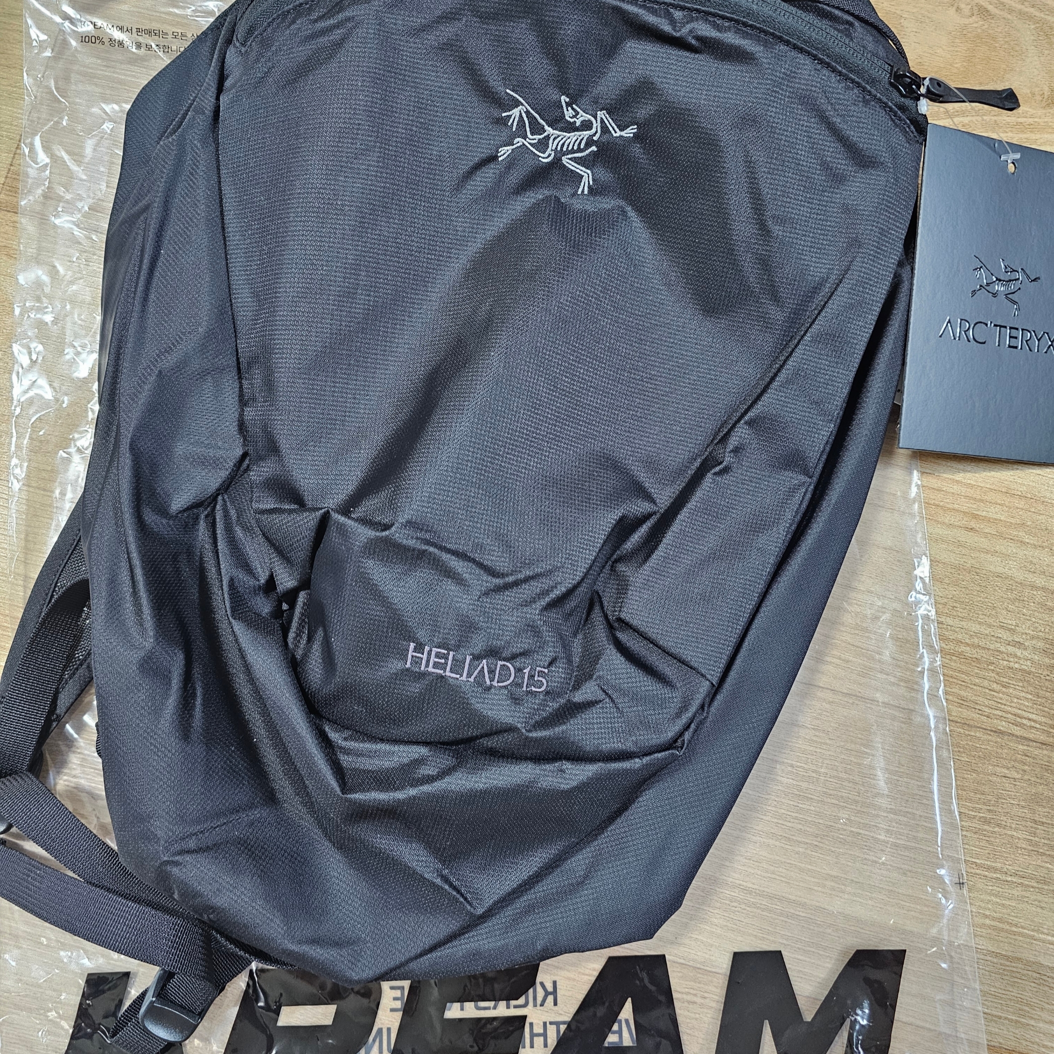 Arc'teryx Heliad 15 Backpack Black 착용 스타일