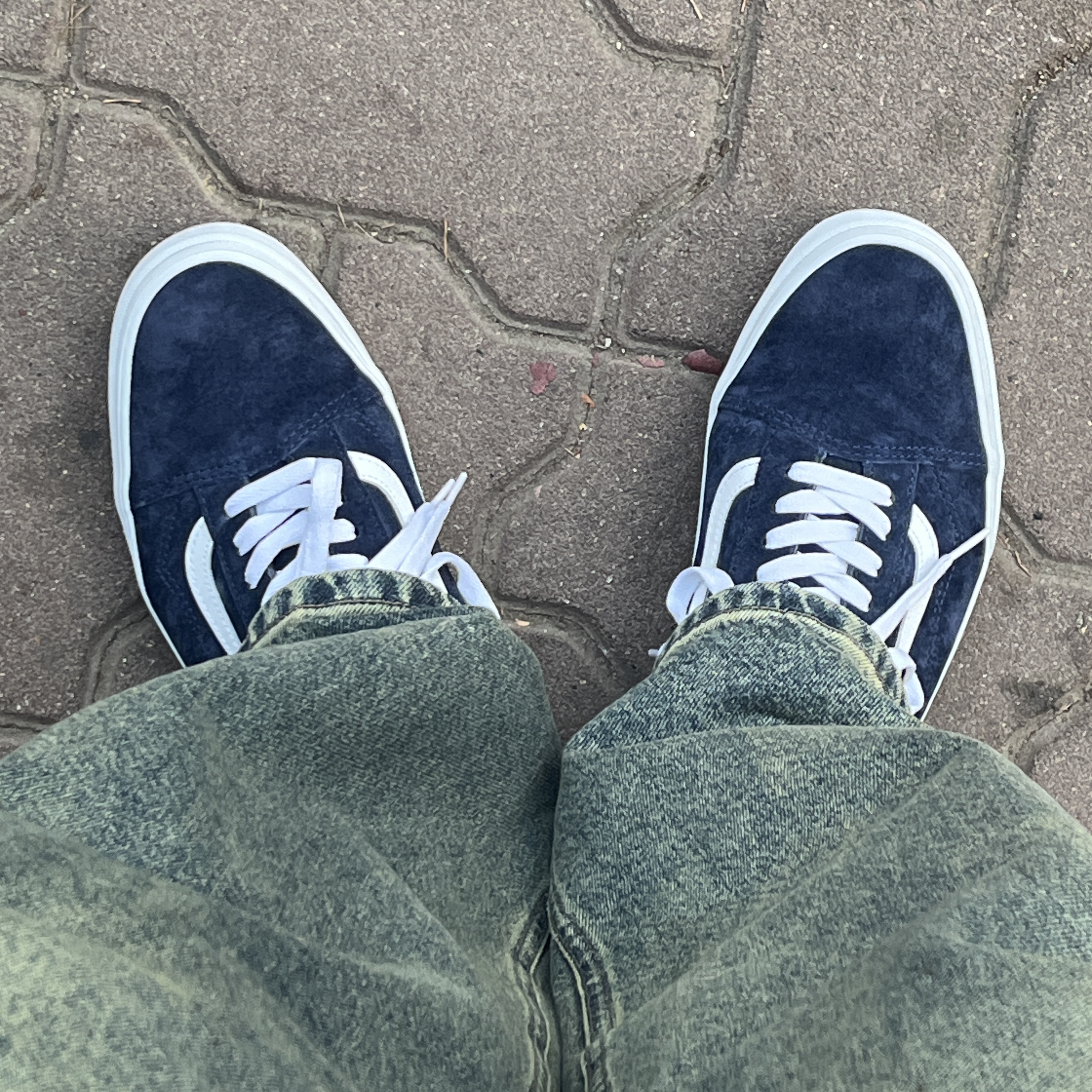 Vans Old Skool Pig Suede Parisian Night 착용 스타일