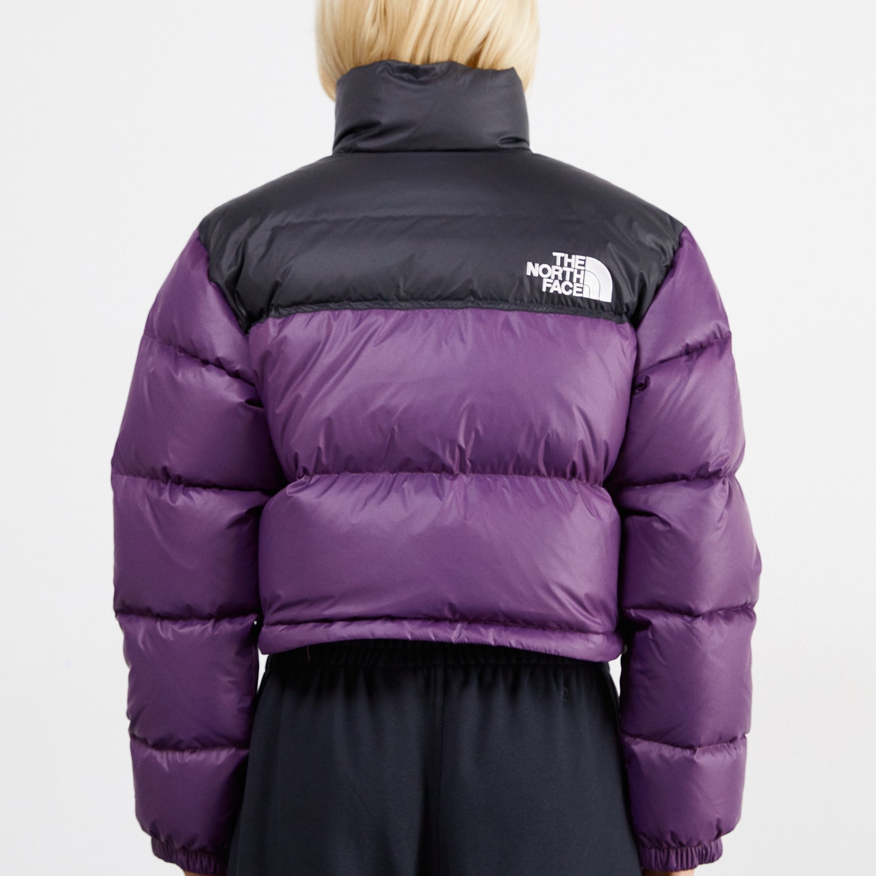 (W) The North Face Retro Novelty Short Jacket Black Currant Purple 착용 스타일 - 1