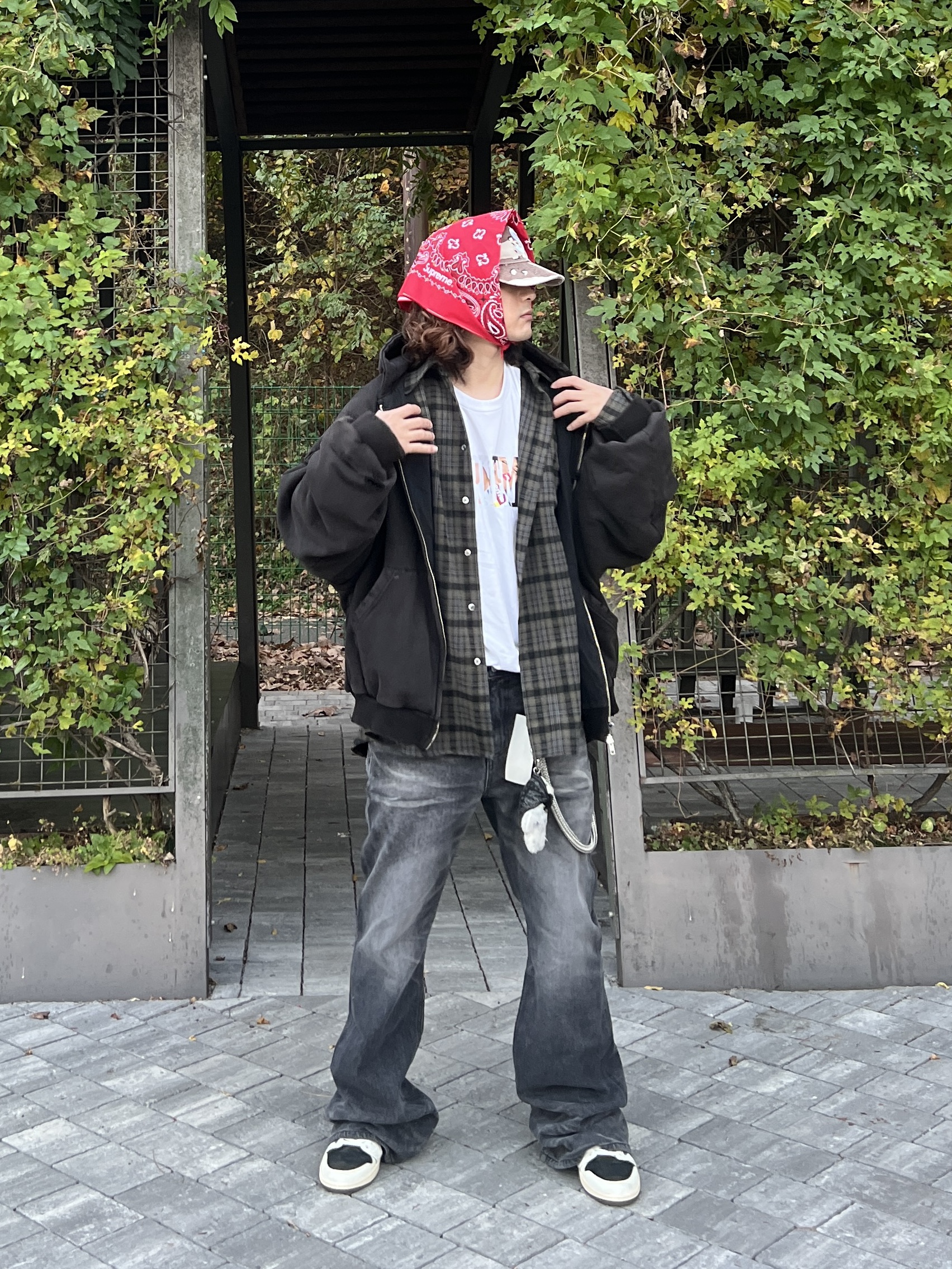 Project G/R Distressed Layer Zip Hoodie Faded Black, Supreme Pigment S Logo 6-Panel Chocolate Chip Camo - 24FW 착용 스타일 - 4