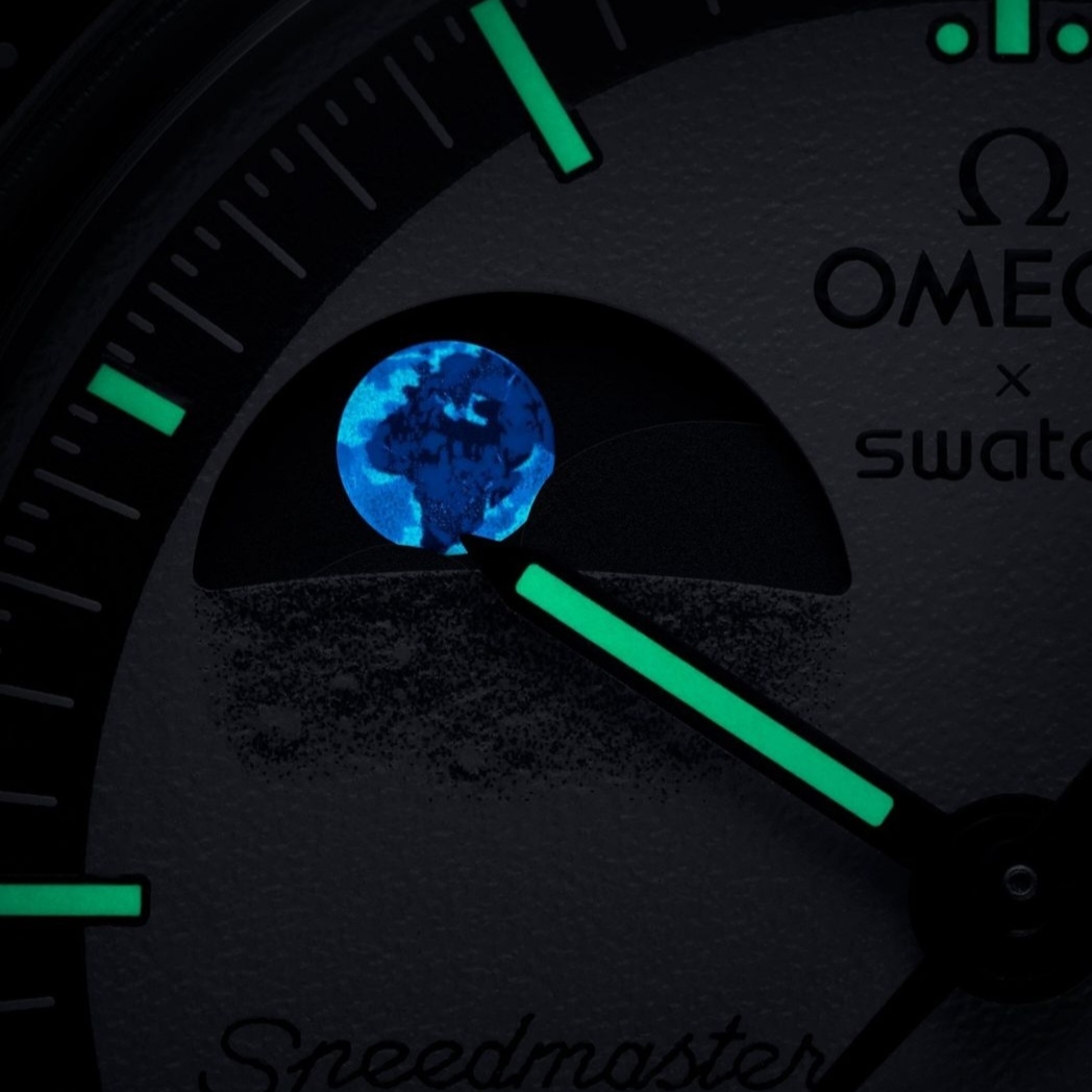 Swatch x Omega Bioceramic MoonSwatch Mission To Earthphase 착용 스타일 - 3