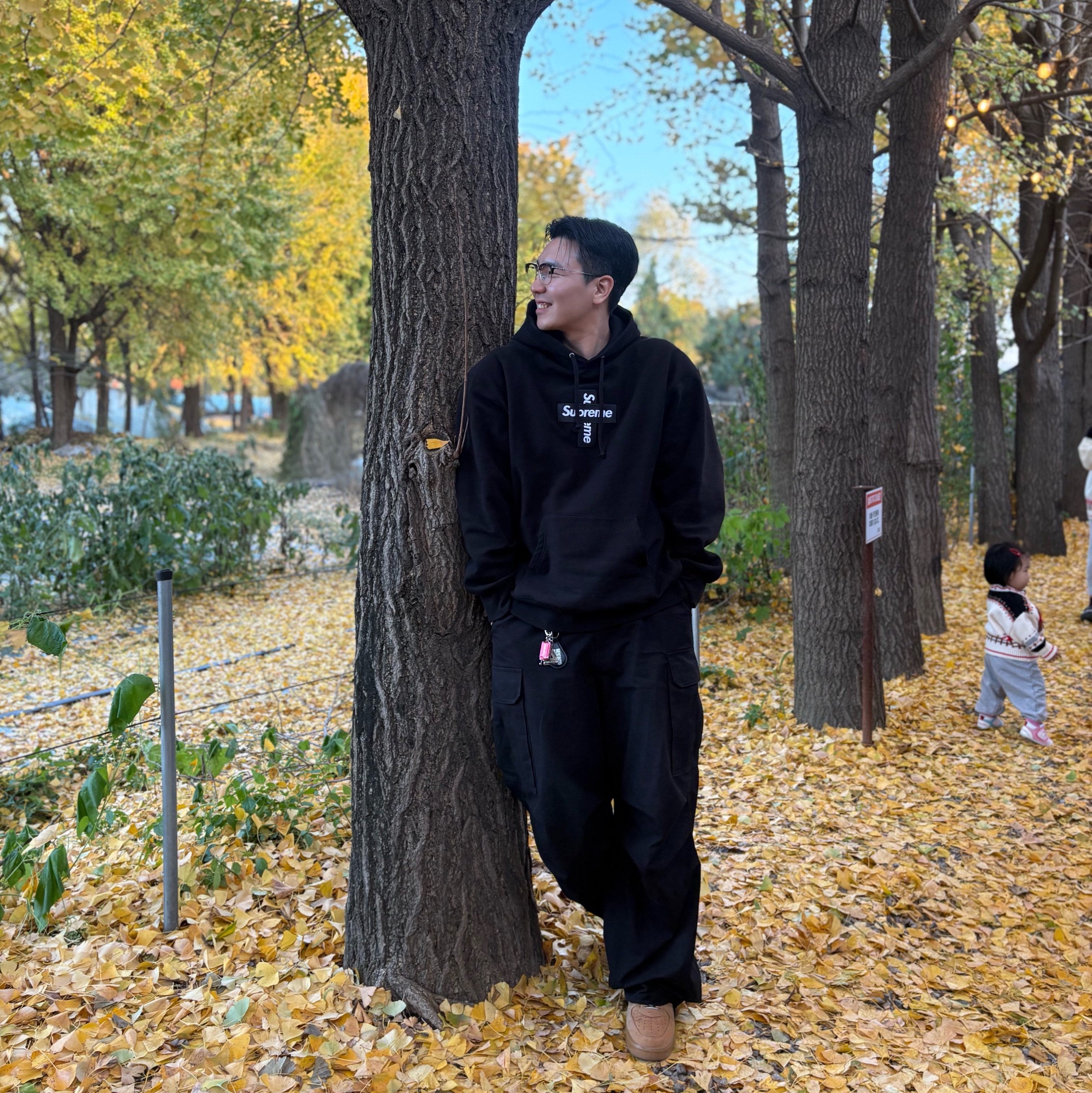 Supreme Cross Box Logo Hooded Sweatshirt Black - 20FW, Nike x Supreme Air Force 1 Low Flax 착용 스타일 - 1