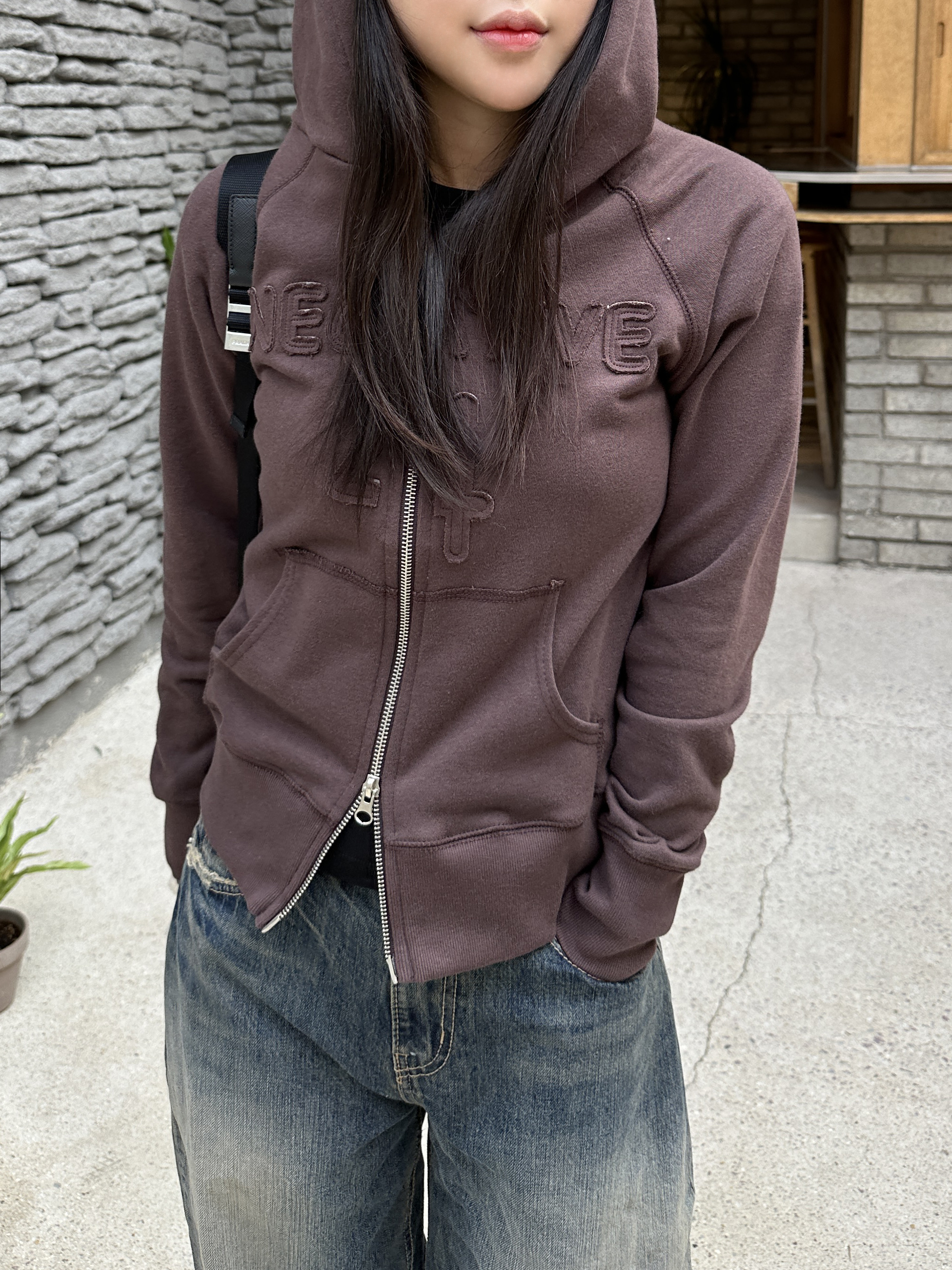 Matin Kim Logo Jacquard Short Beanie Black 착용 스타일 - 5