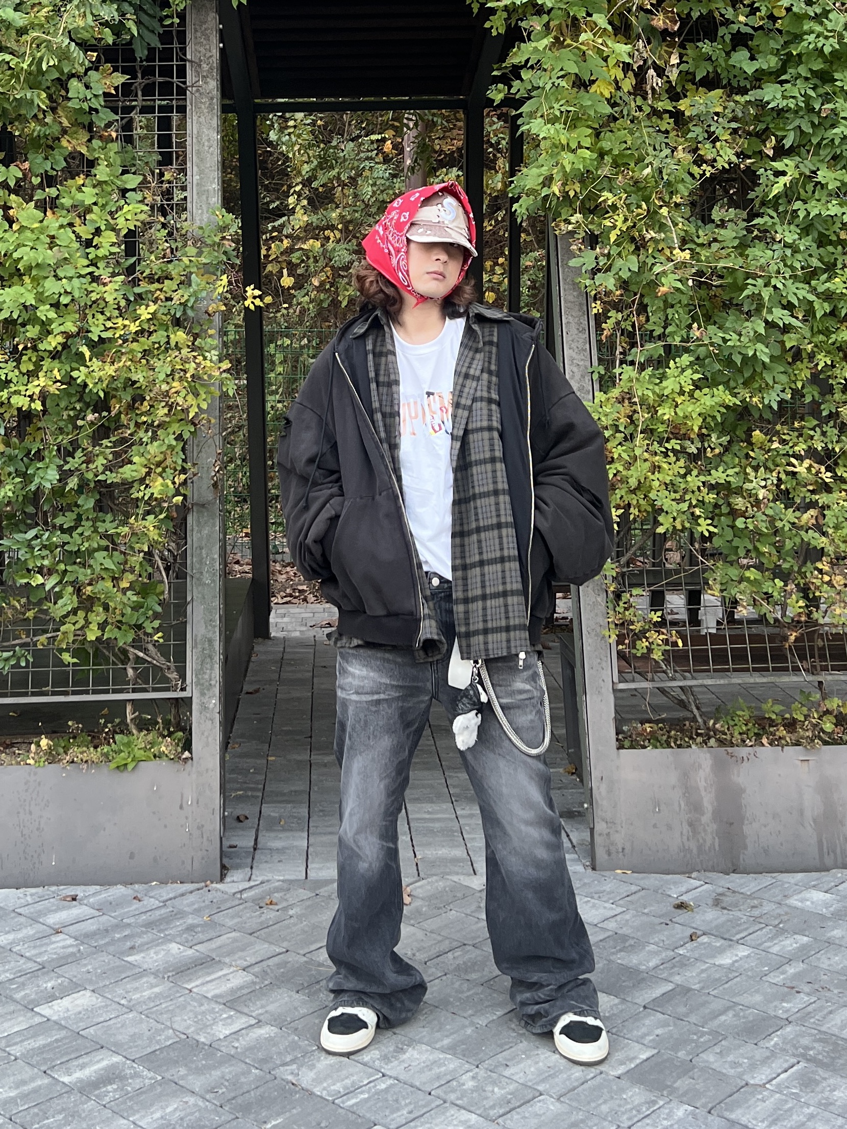 Project G/R Distressed Layer Zip Hoodie Faded Black, Supreme Pigment S Logo 6-Panel Chocolate Chip Camo - 24FW 착용 스타일 - 1
