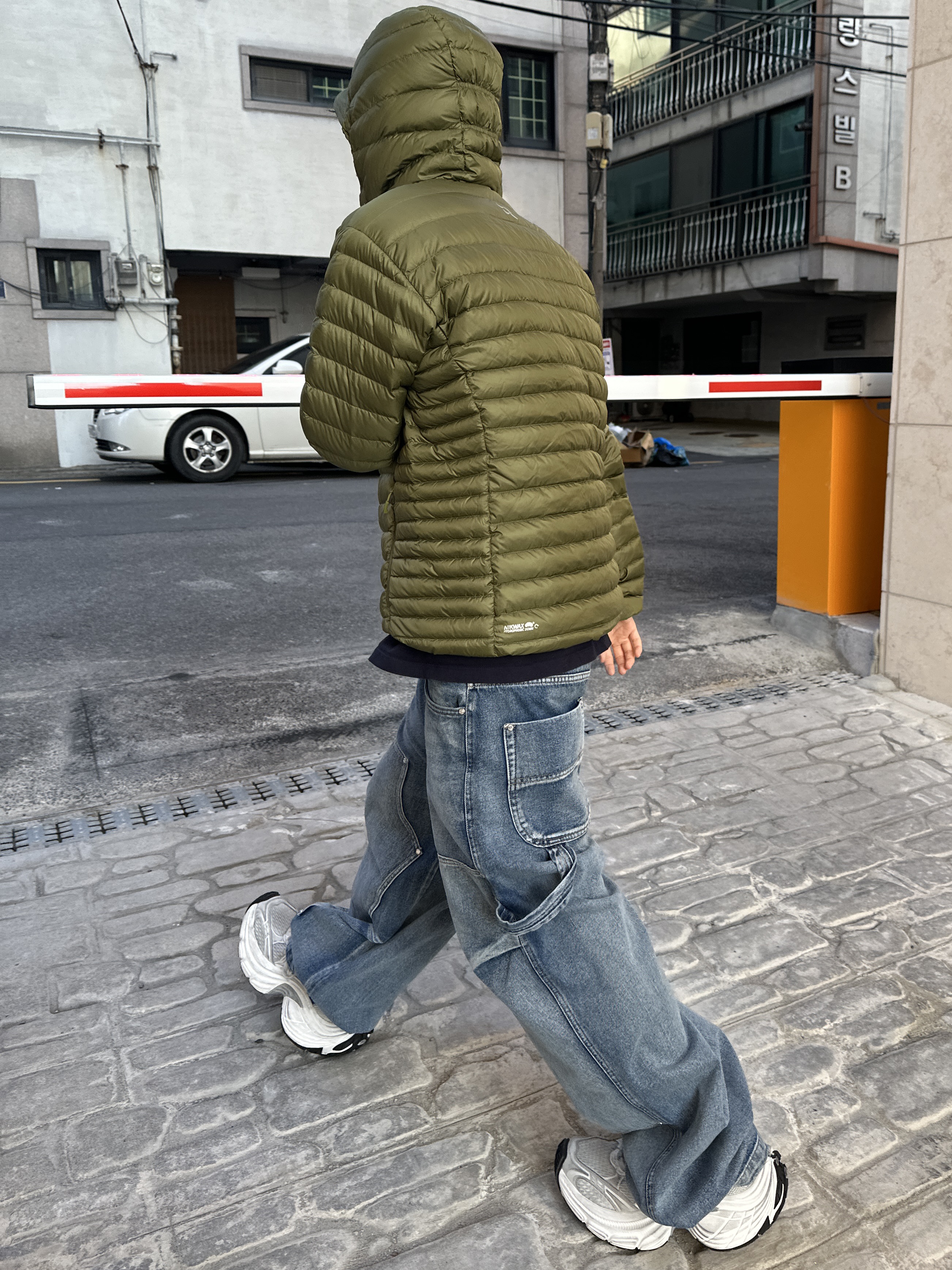 Rab Microlight Alpine Jacket Light Khaki 착용 스타일 - 1