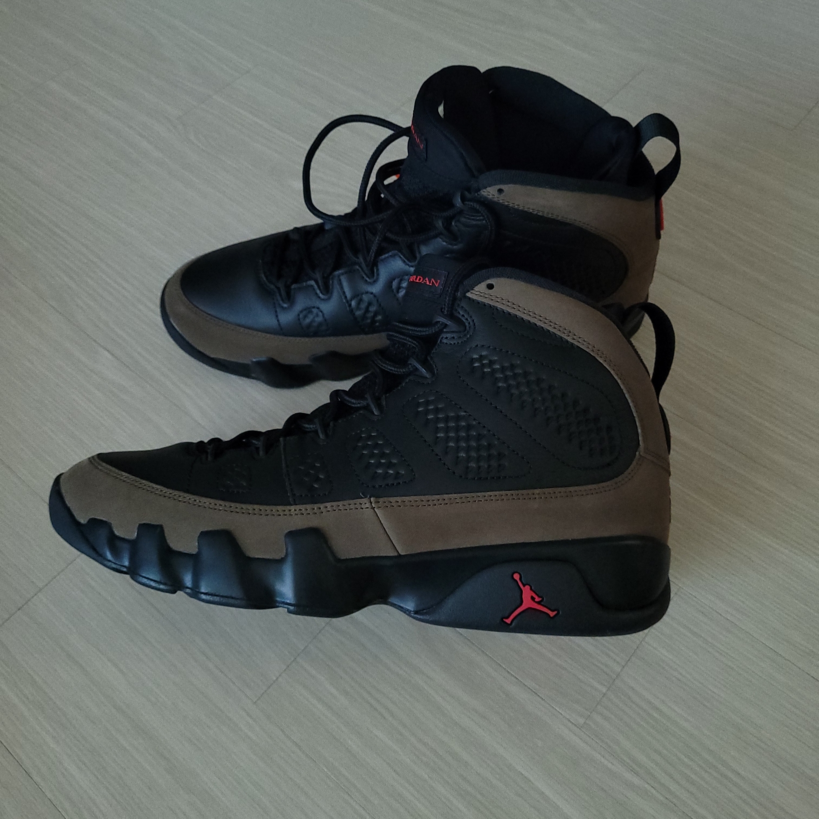 Jordan 9 Retro Olive 착용 스타일 - 1