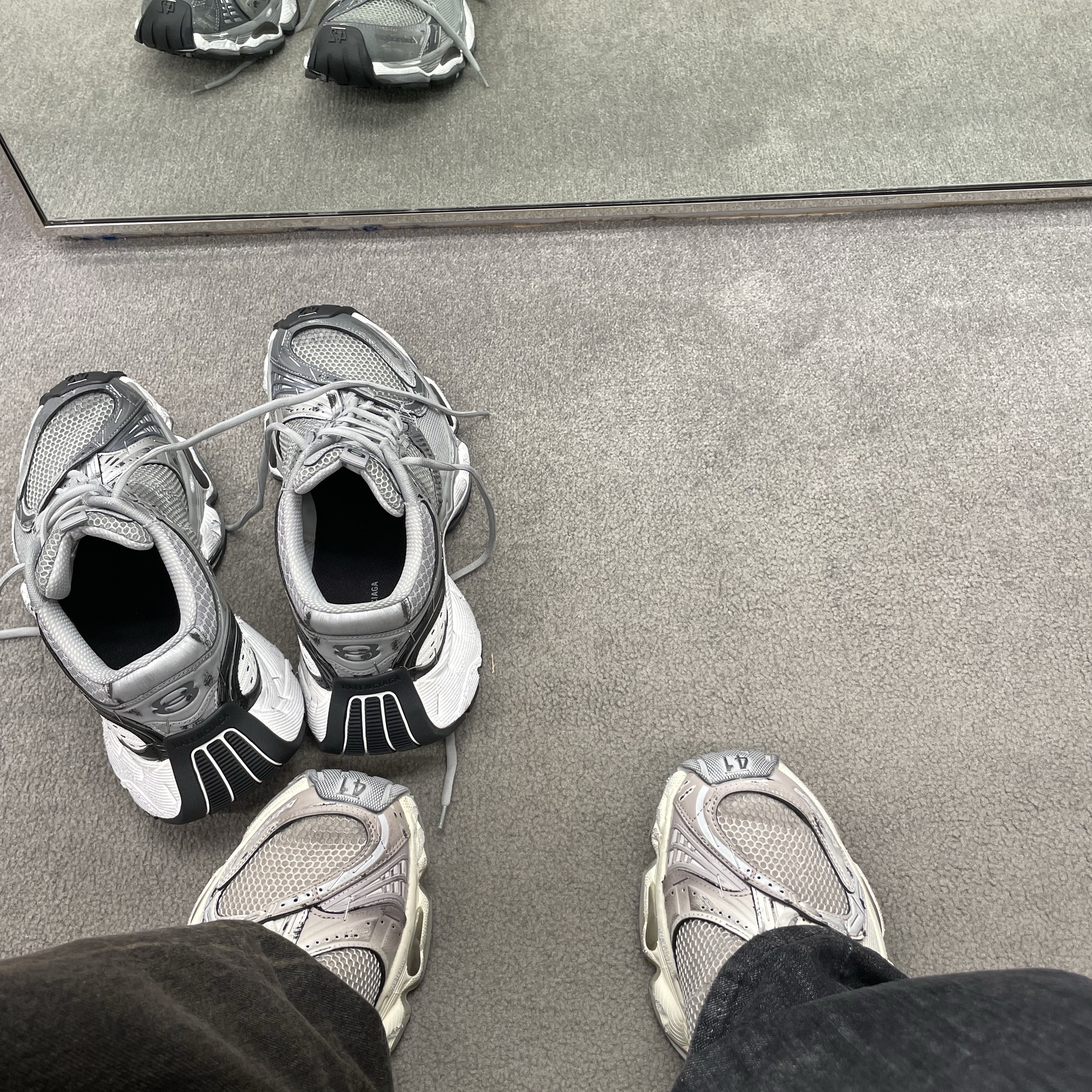 Balenciaga Stapler Sneaker Beige Grey 착용 스타일