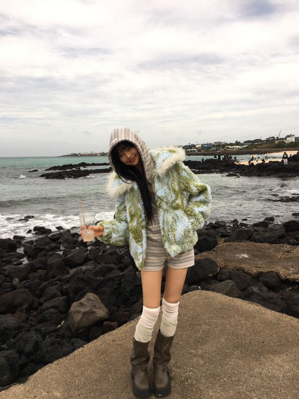 Puree Double String Piercing Hoodie Navy, Puree Piercing Belted Micro Shorts Navy 착용 스타일