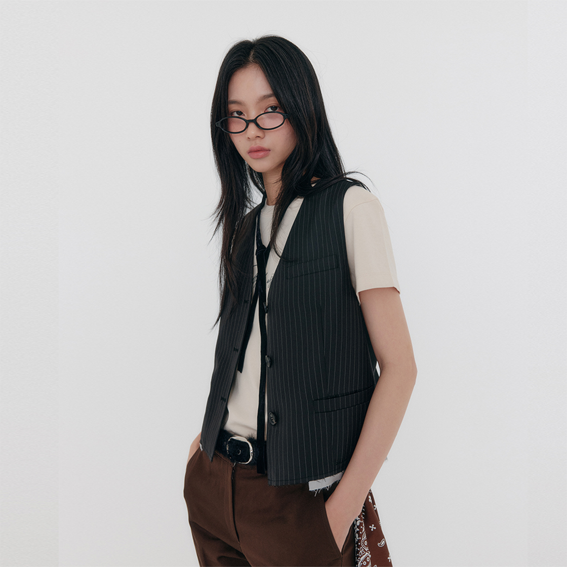 지지지 핀스트라이프 테일러 베스트 블랙(zeezeezee Pinstripe Tailoring Vest Black) - 2