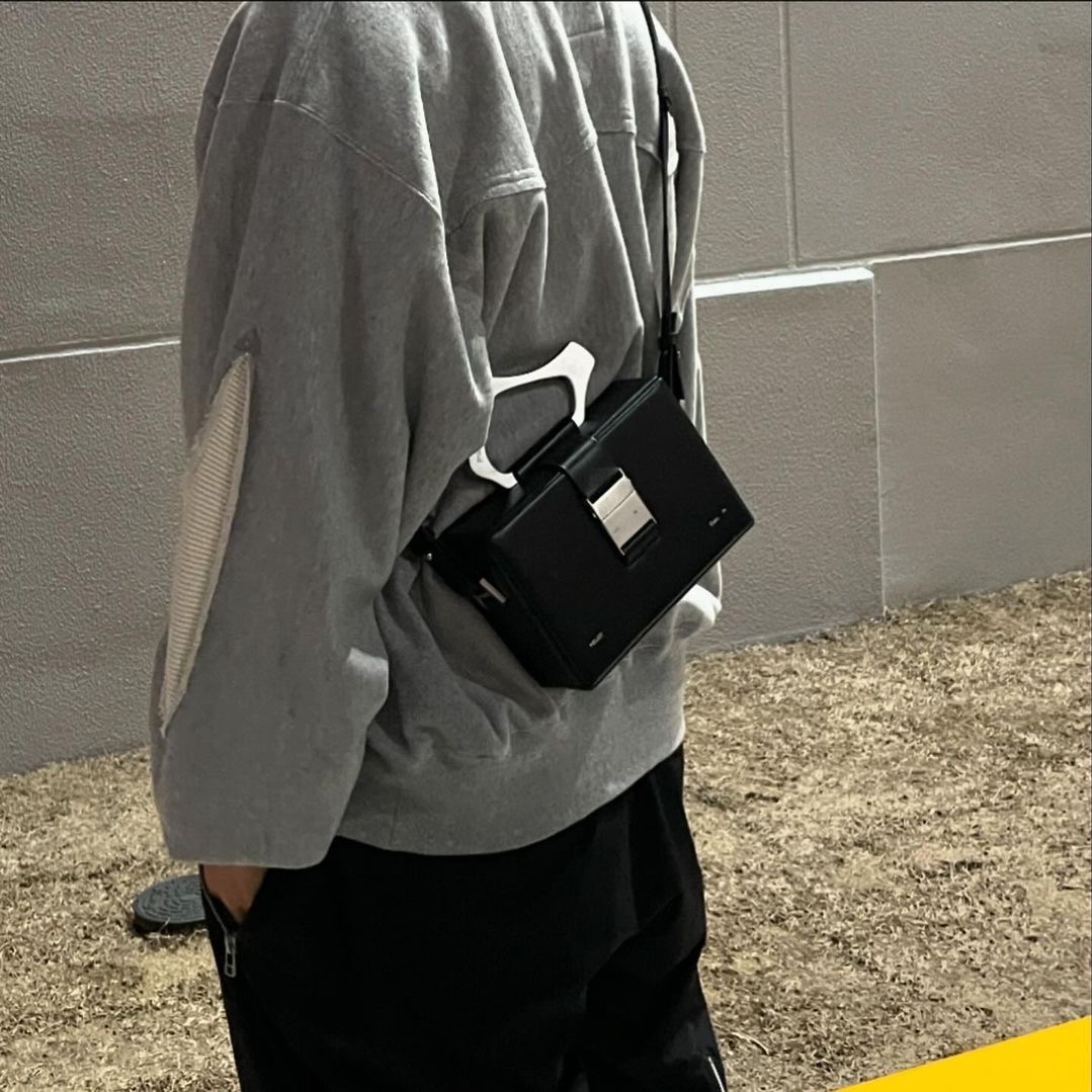 Heliot Emil Solely Box Bag Black - 24FW 착용 스타일