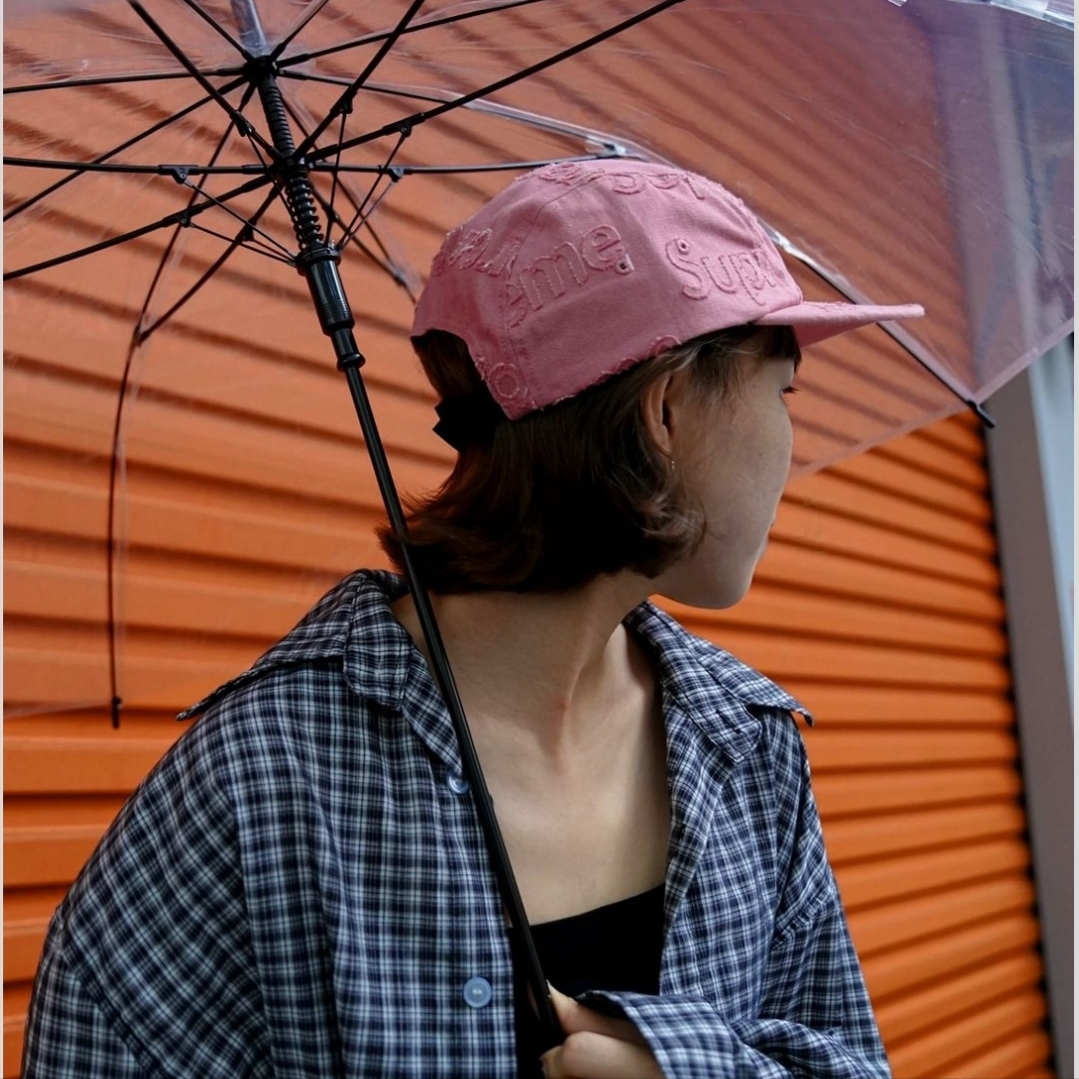 Supreme Lasered Denim Camp Cap Pink - 24FW, Supreme Lasered Denim Camp Cap Navy - 24FW 착용 스타일 - 2