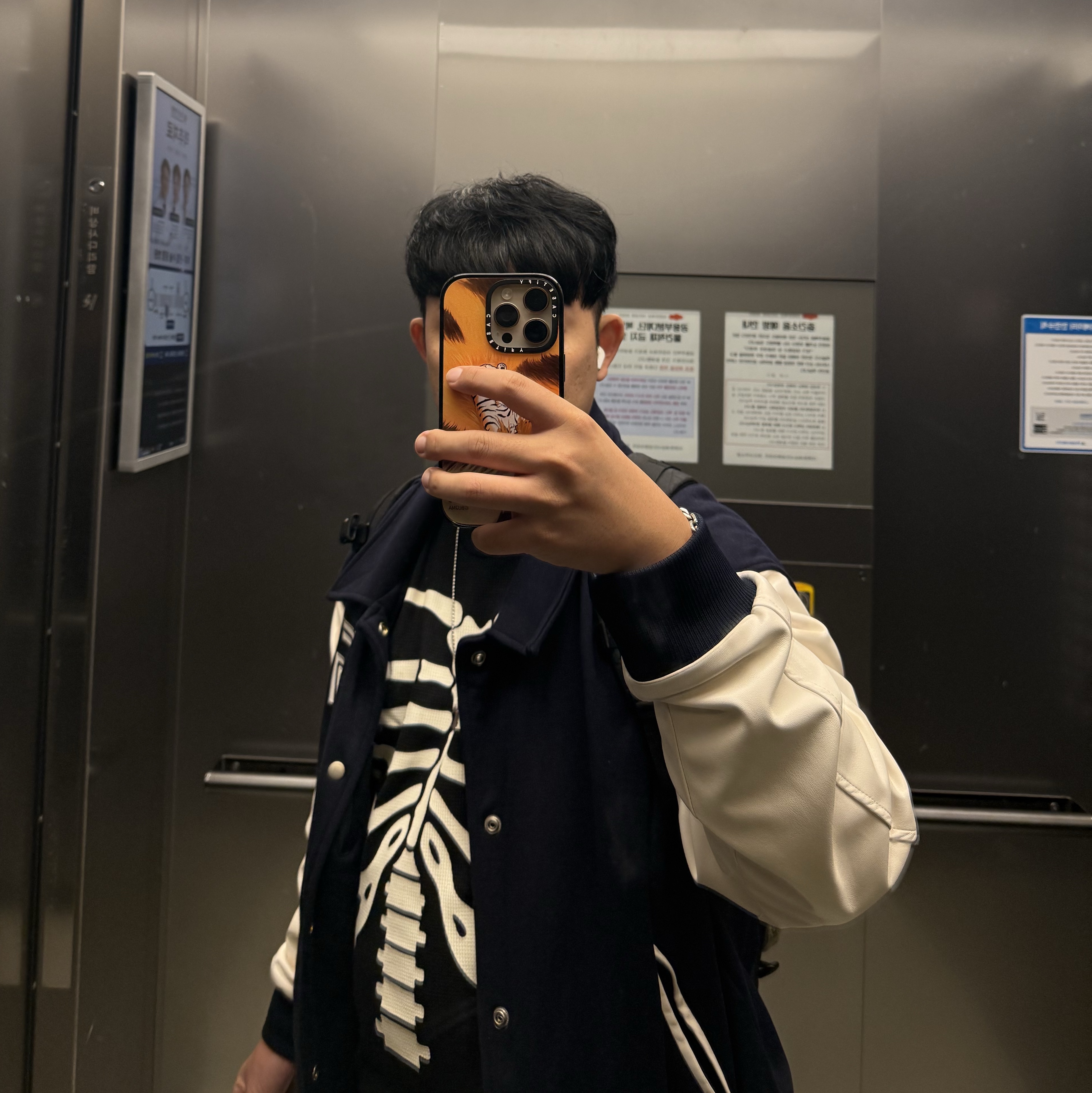 Supreme Hanes Bones Thermal Crew Black (1 Pack) 착용 스타일