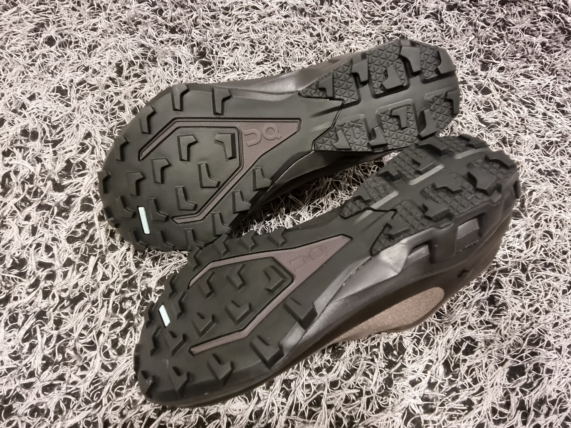 (W) On Running x Post Archive Faction (Paf) Cloudventure Peak Cacao Espresso 착용 스타일 - 6