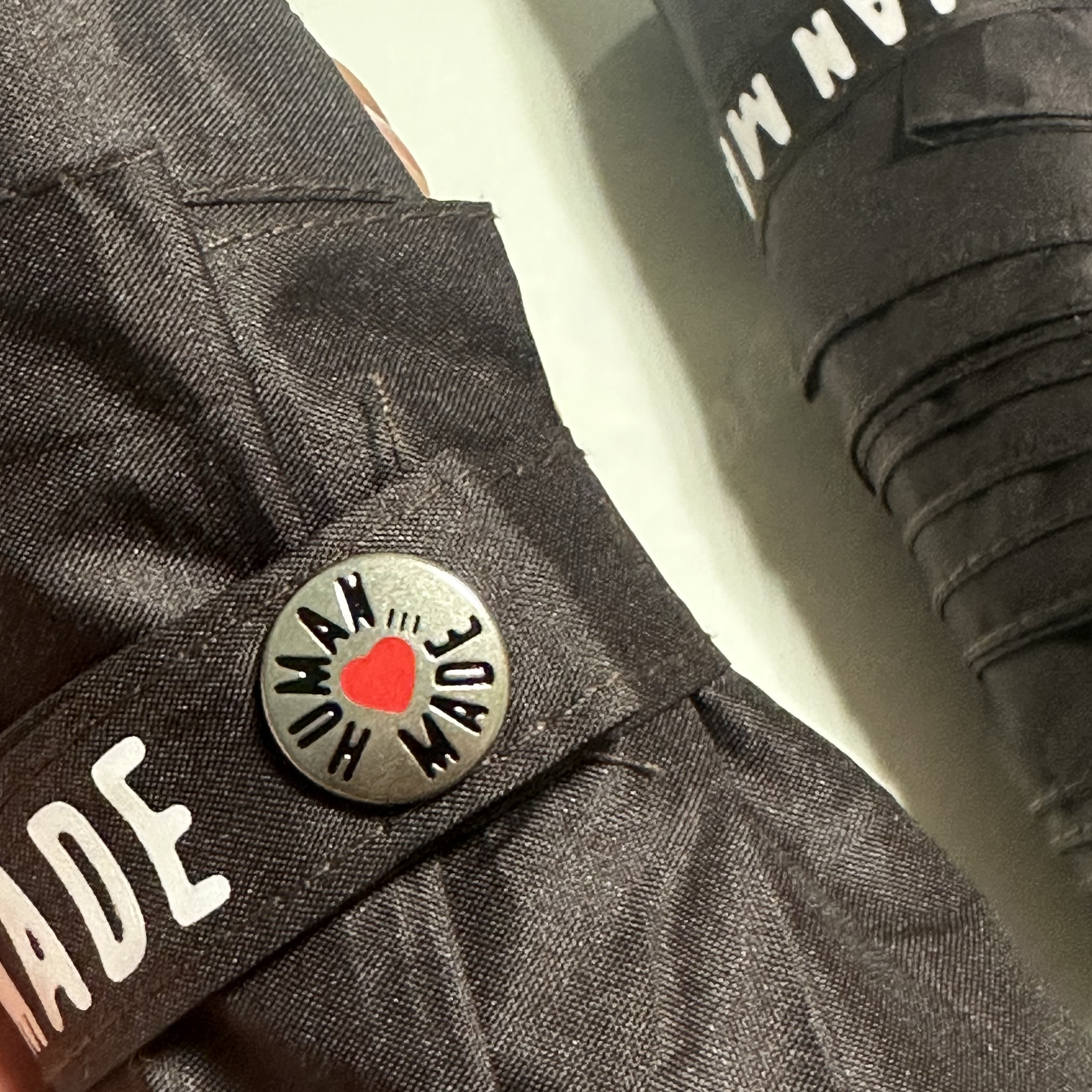 Human Made Duck Compact Umbrella Brown 착용 스타일 - 3