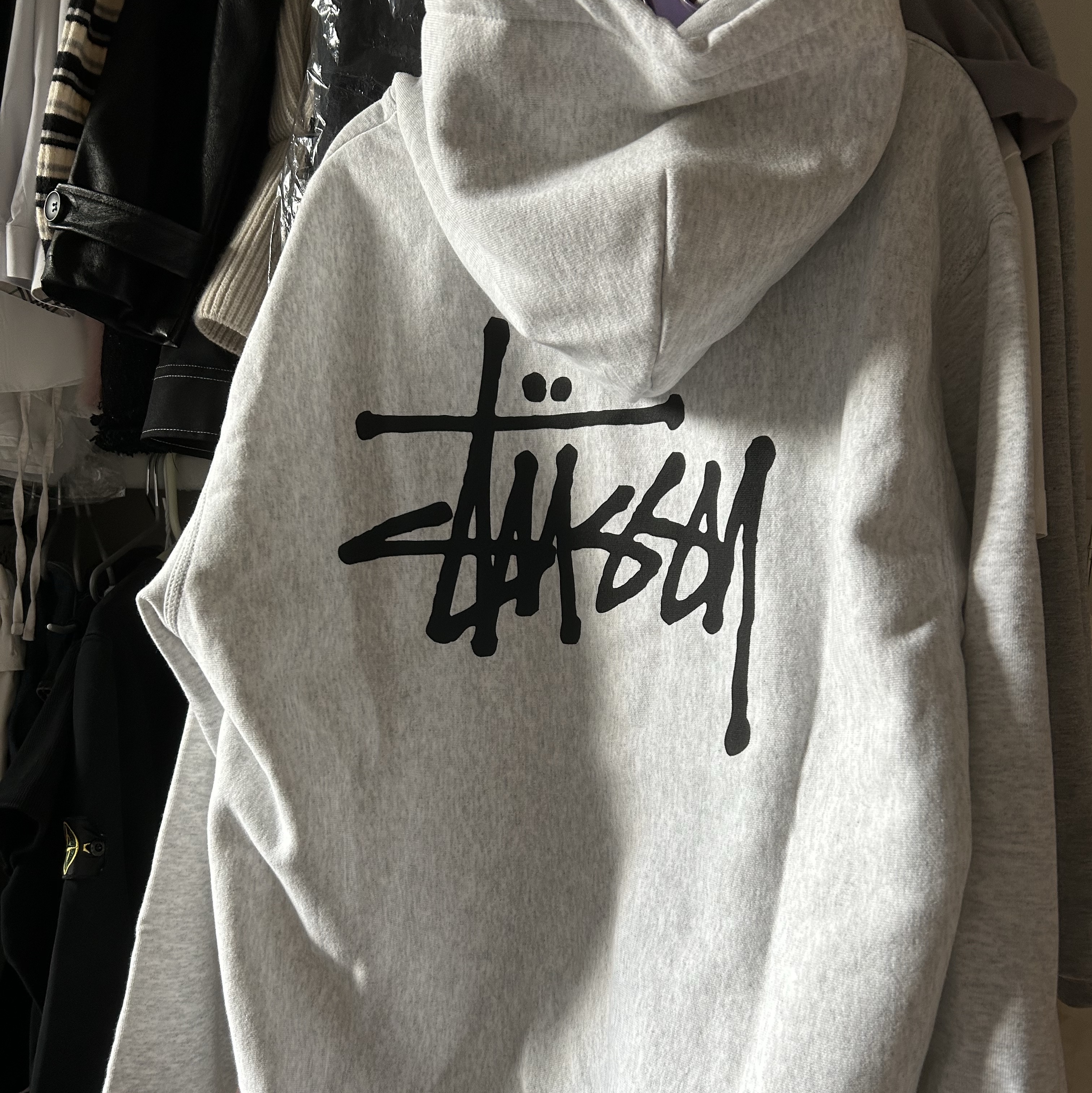 Stussy Basic Stussy Hoodie Ash Heather 착용 스타일