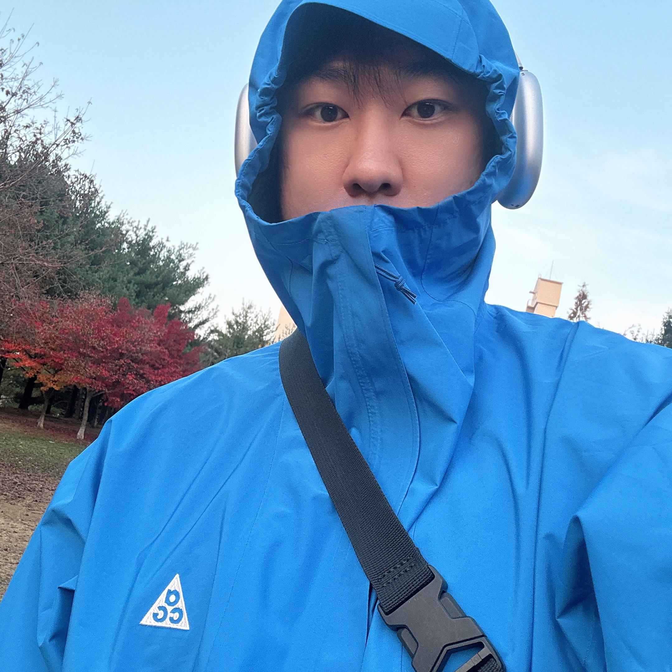 Nike ACG Storm-Fit ADV Cascade Rains Full Zip Jacket Light Photo Blue Summit White - Asia, Apple AirPods Max Lightning Silver (Korean Ver.) 착용 스타일 - 2