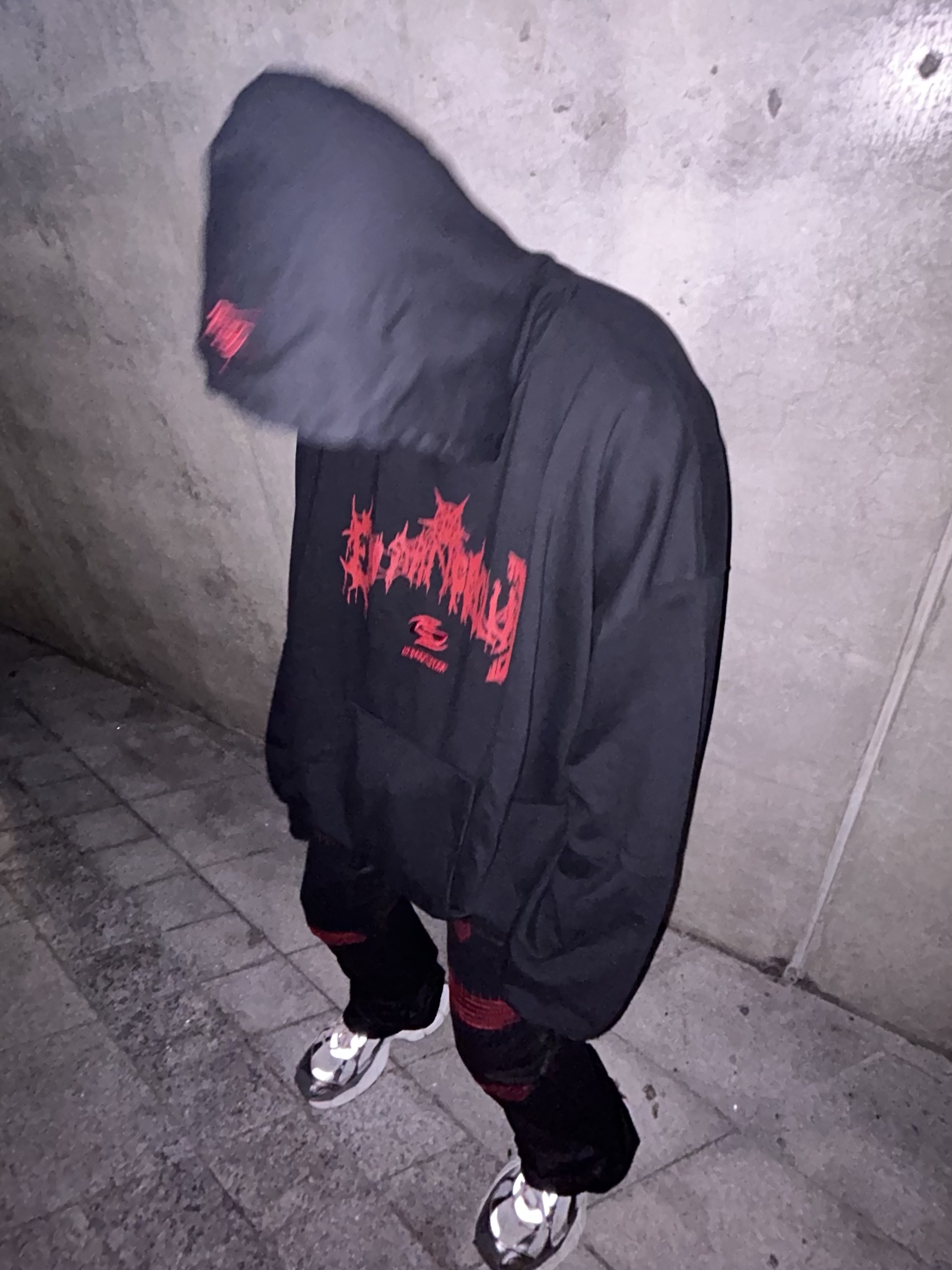 Undermycar x Emostanceclub Deremo Double Logo Oversized Hoodie Toreador - 23FW, Undermycar x Emostanceclub Emoun Destroyed Cowhide Suede Red Stitch Denim Toreador - 23FW 착용 스타일 - 1