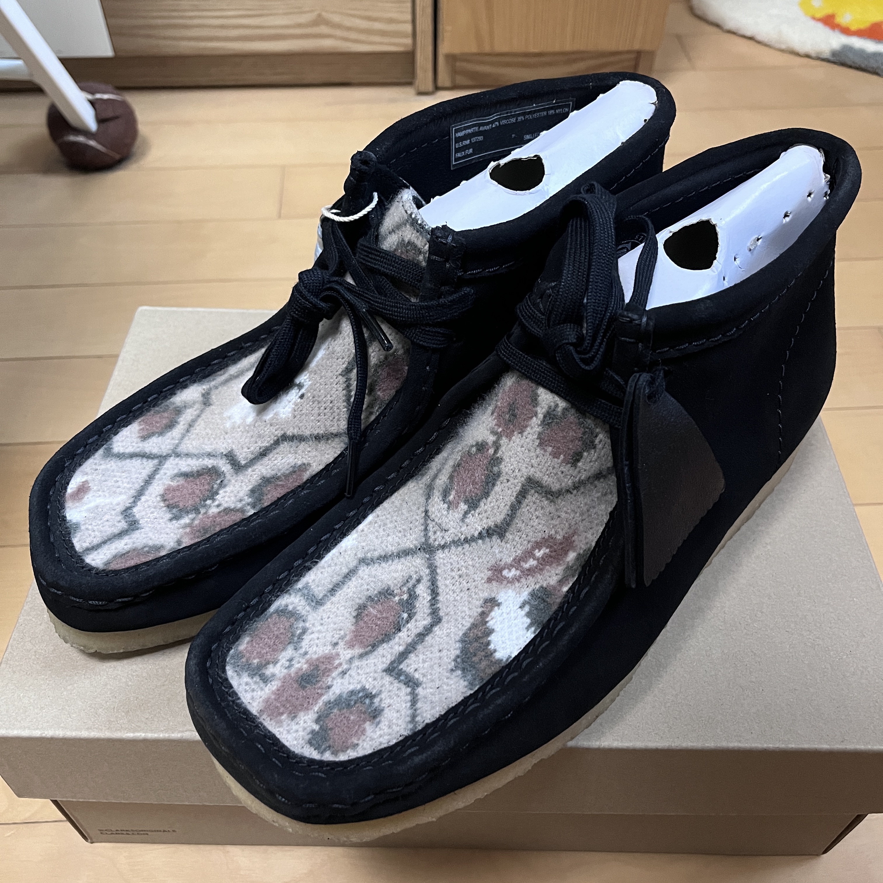 Clarks x END. x Beams Plus Ski Club Wallabee Boot Black 착용 스타일