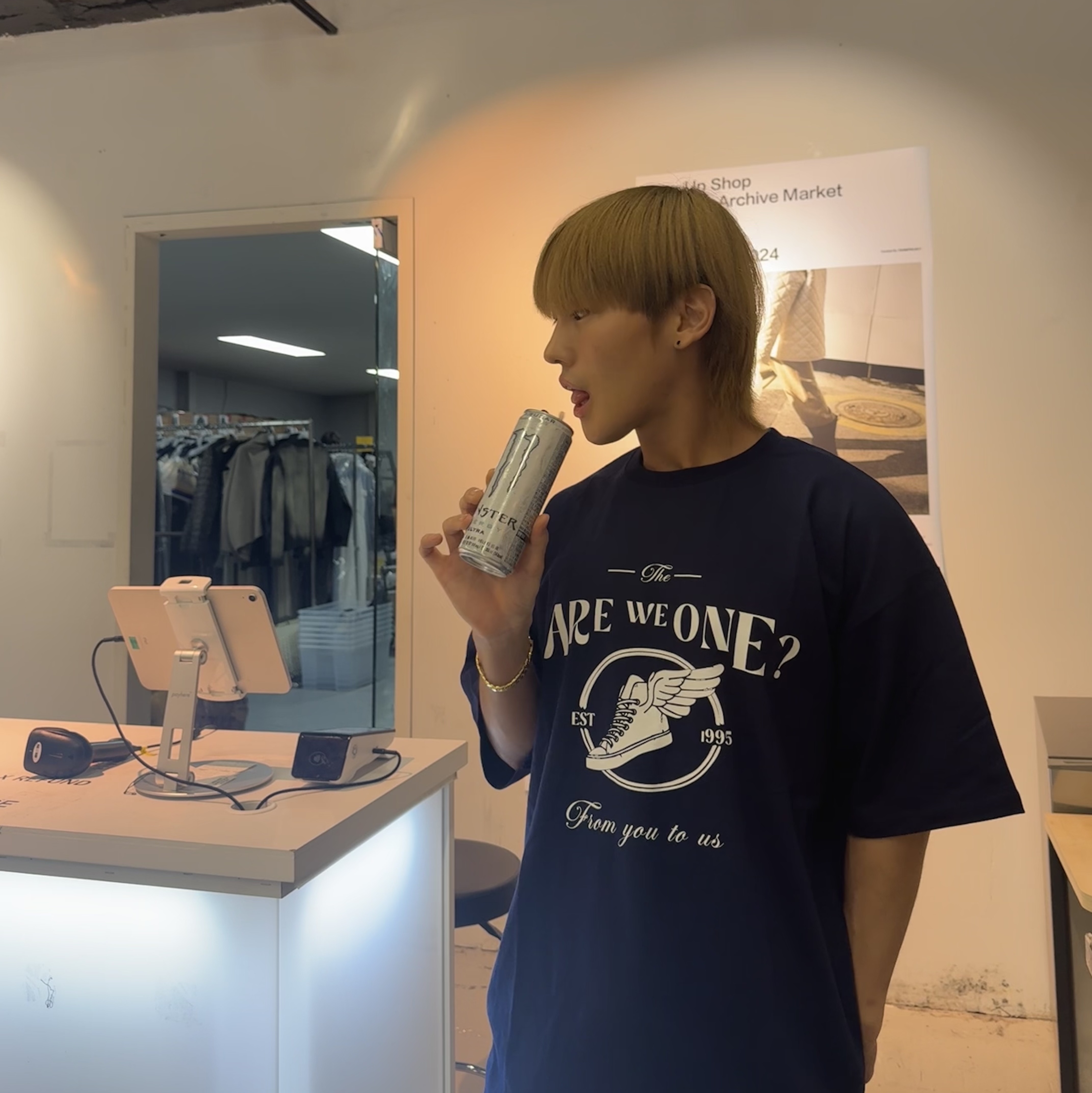 DVAN Are We One Half Sleeve T-Shirt Navy 착용 스타일 - 2