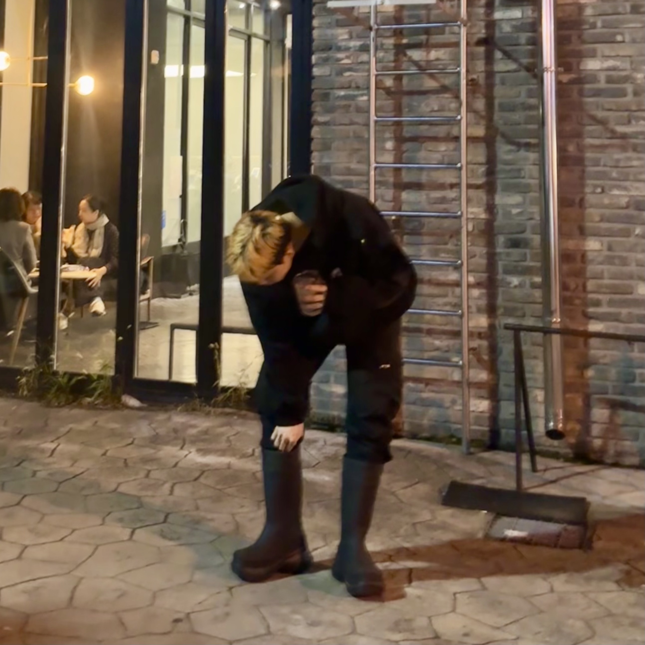 Punch Drunk Parties Circle Logo Oversized Hoodie Black, Balenciaga x Crocs Rubber Boot Black 착용 스타일