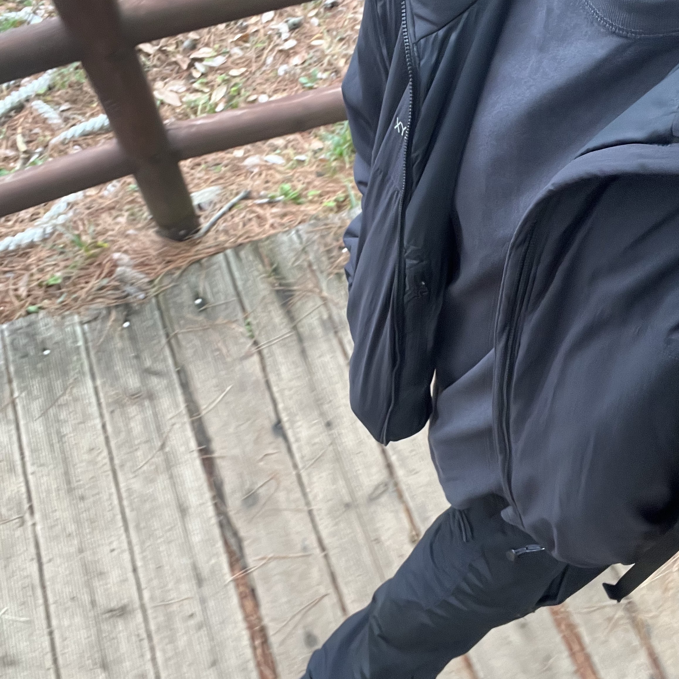Arc'teryx Atom Hoody Black 착용 스타일