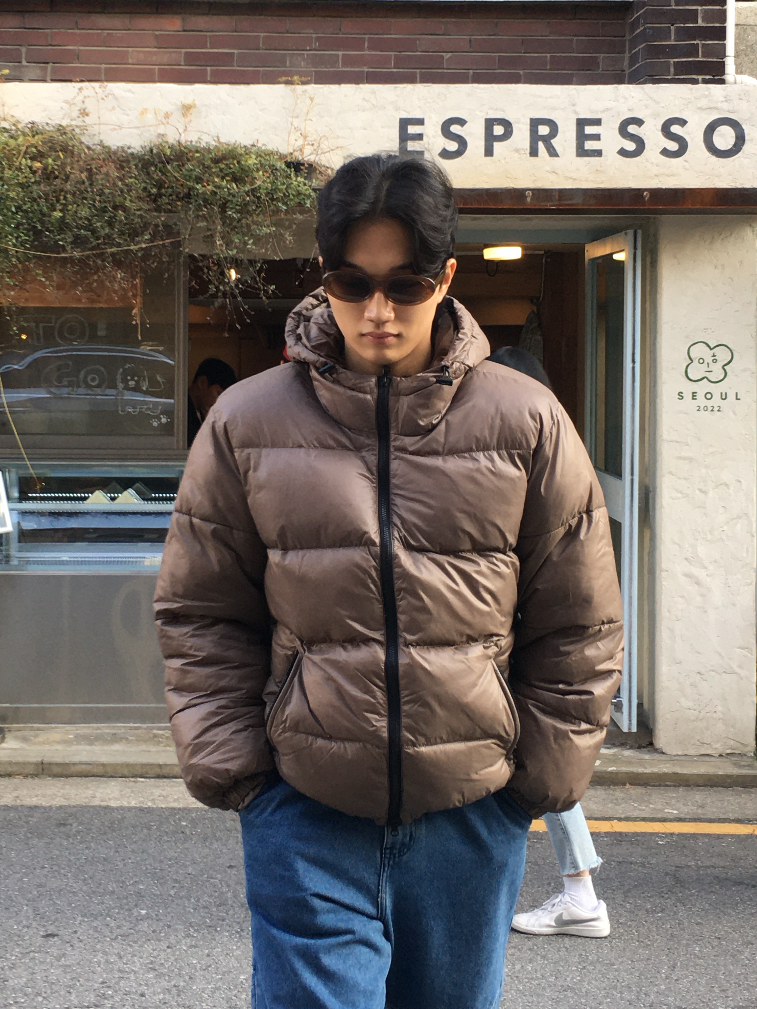 [6% 적립] NegativeThree Moley Tracking Sneakers Nut Brown 착용 스타일 - 2