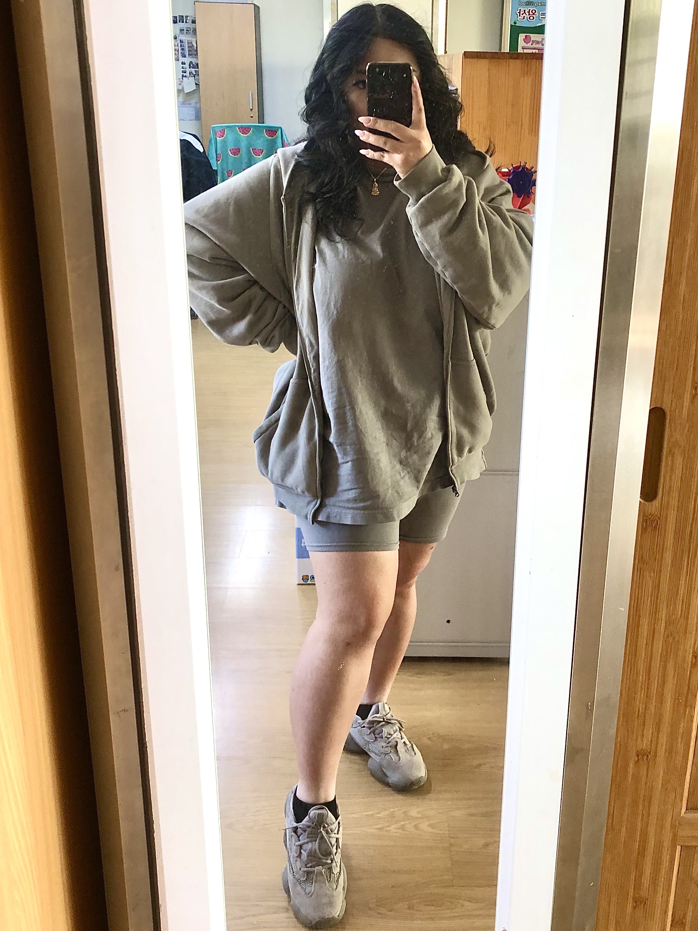 Adidas Yeezy 500 Ash Grey, Yeezy YZY Zip-Up Hoodie Dark Grey 착용 스타일