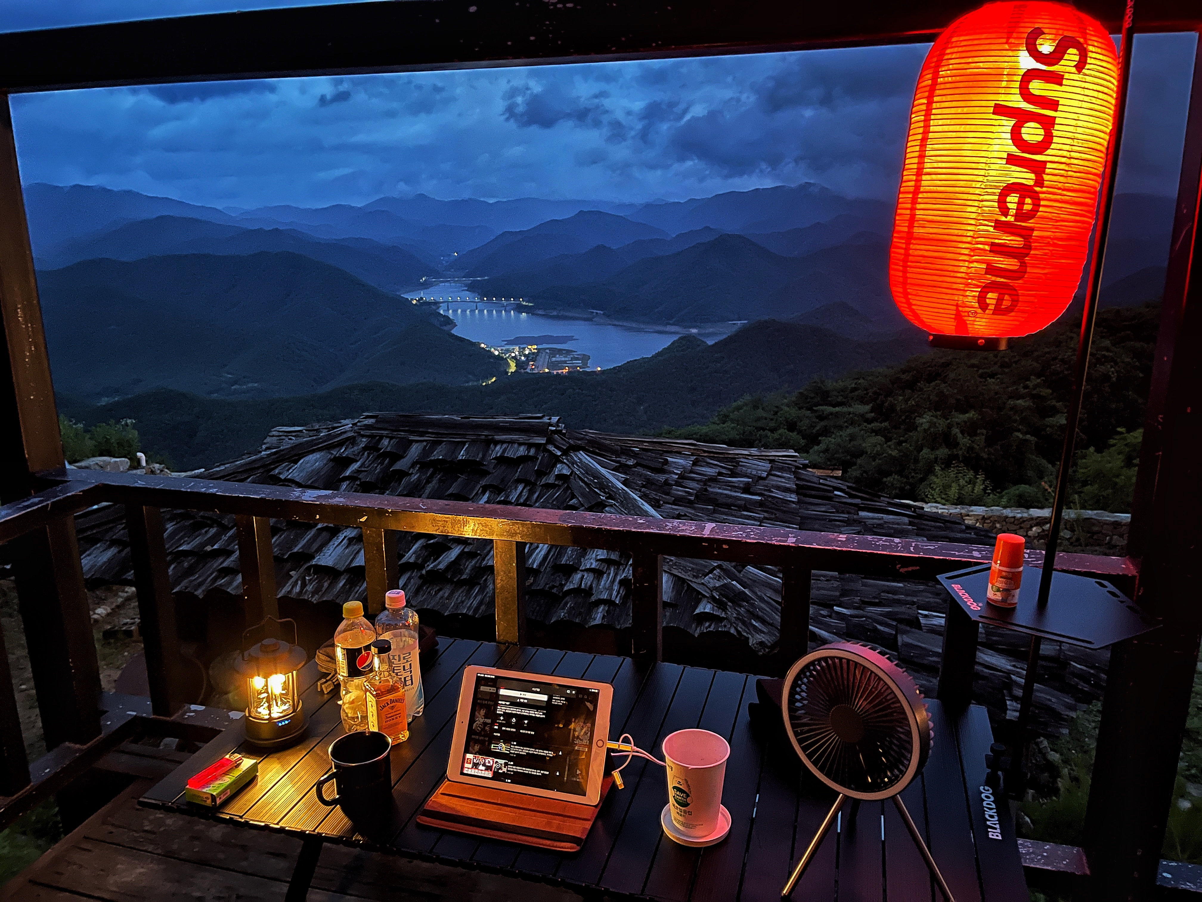 Supreme Hanging Lantern Red - 19FW 착용 스타일 - 3