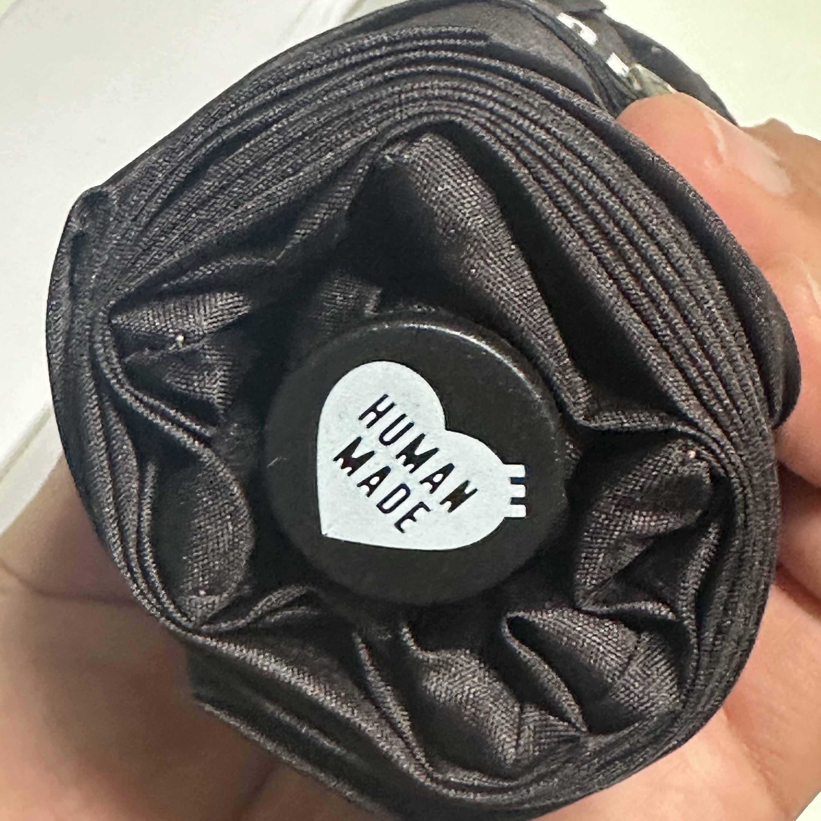 Human Made Duck Compact Umbrella Brown 착용 스타일 - 4