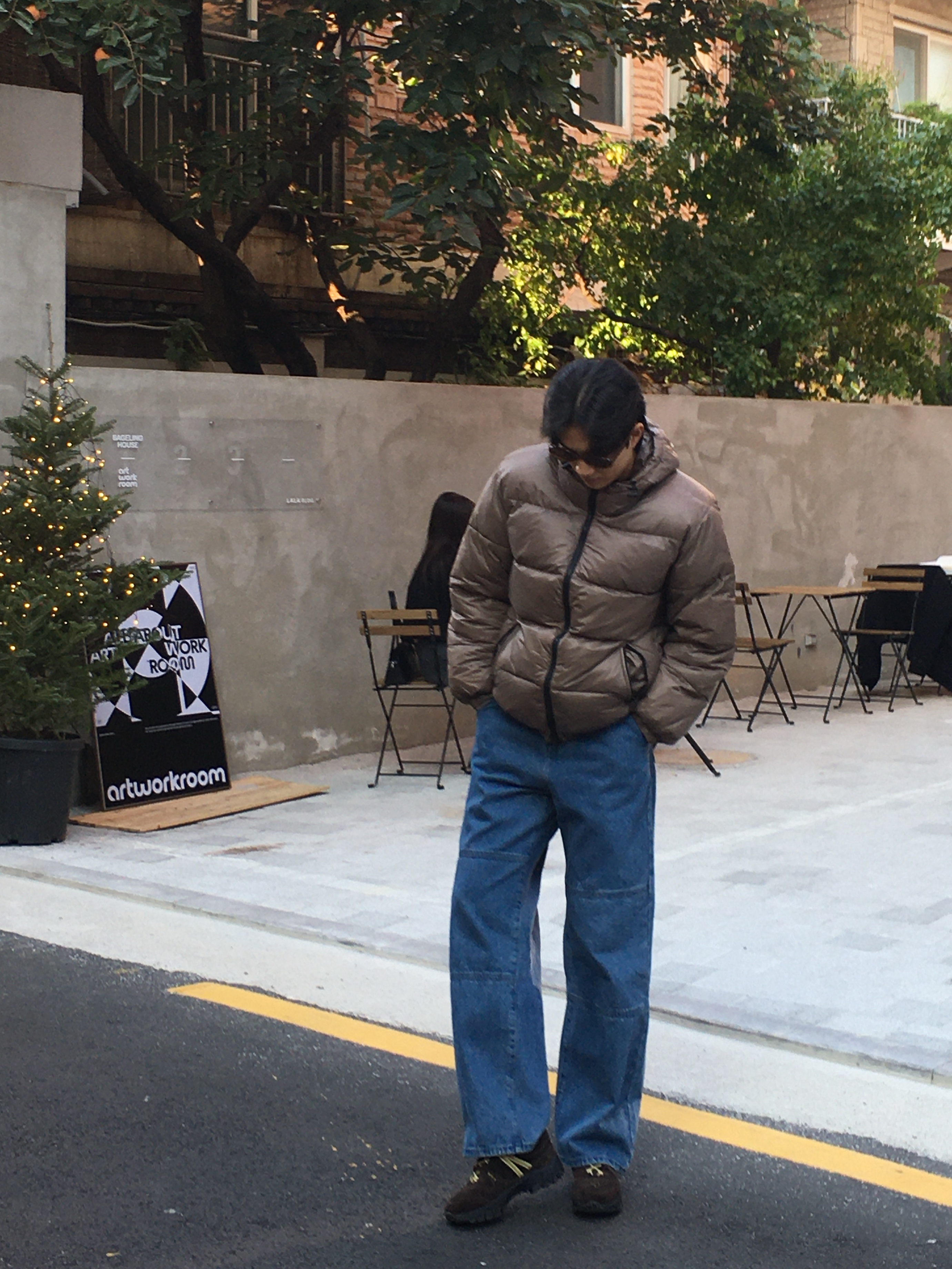 [6% 적립] NegativeThree Moley Tracking Sneakers Nut Brown 착용 스타일 - 2
