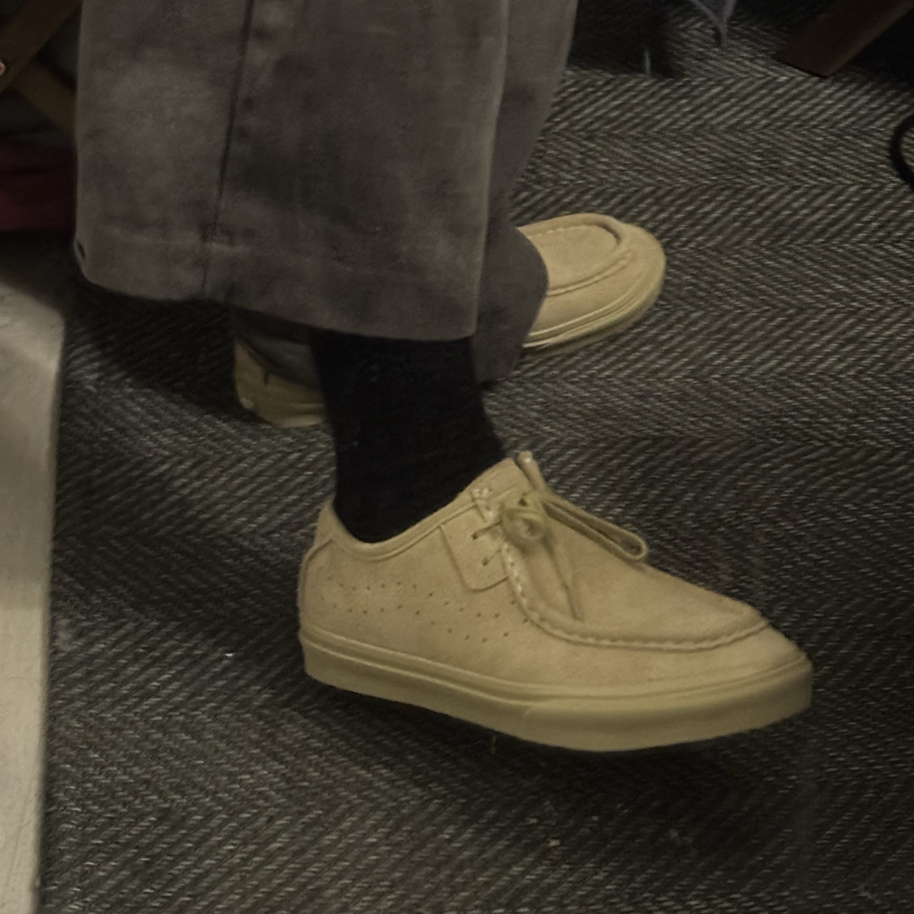 Vans Carver Low Sand Beige 착용 스타일 - 1