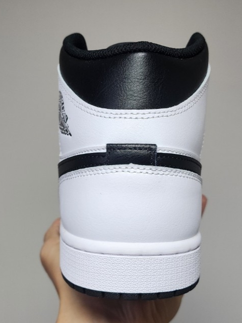 Jordan 1 Mid White Black 착용 스타일