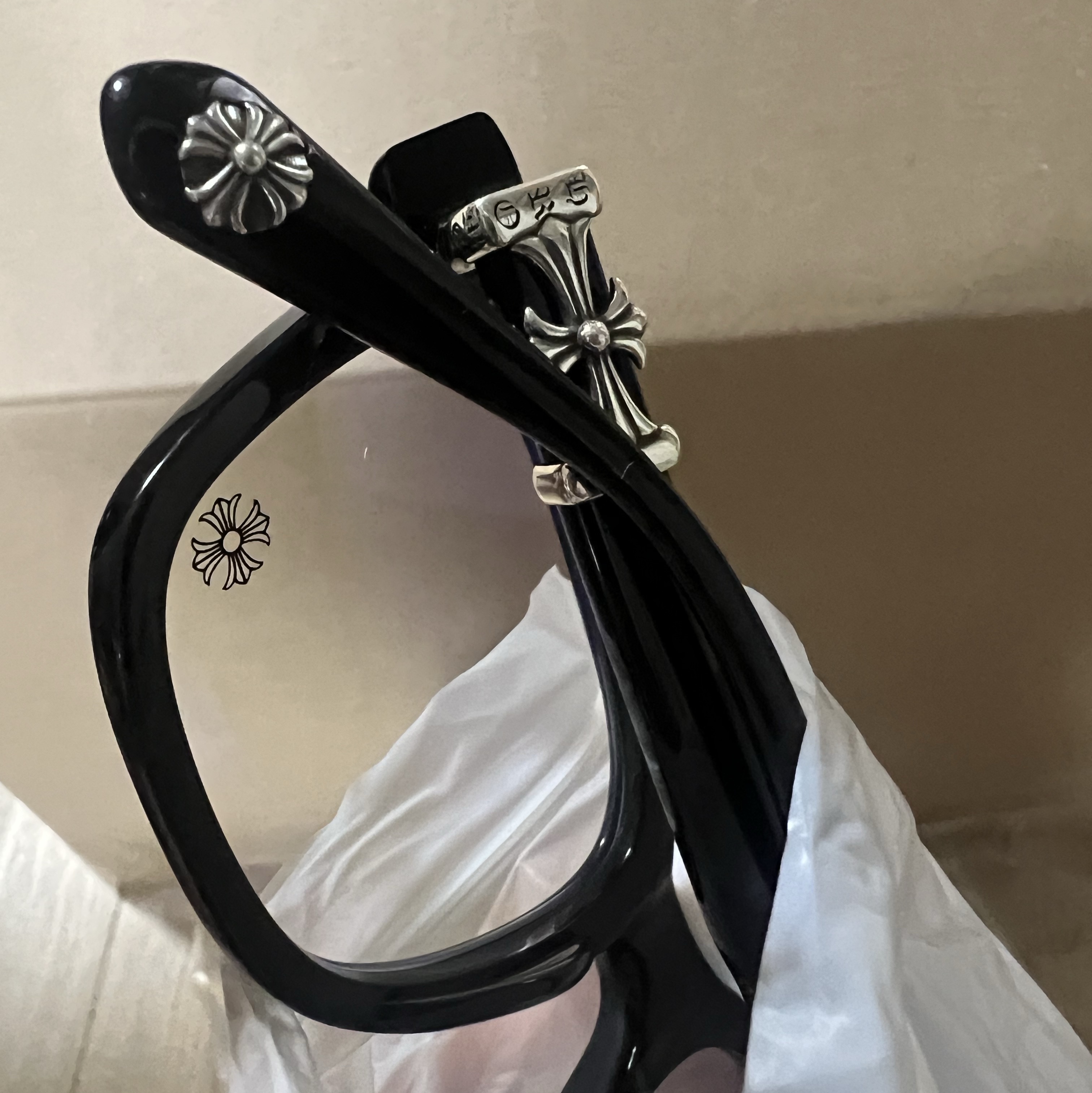 Chrome Hearts Cox Ucker Black 착용 스타일