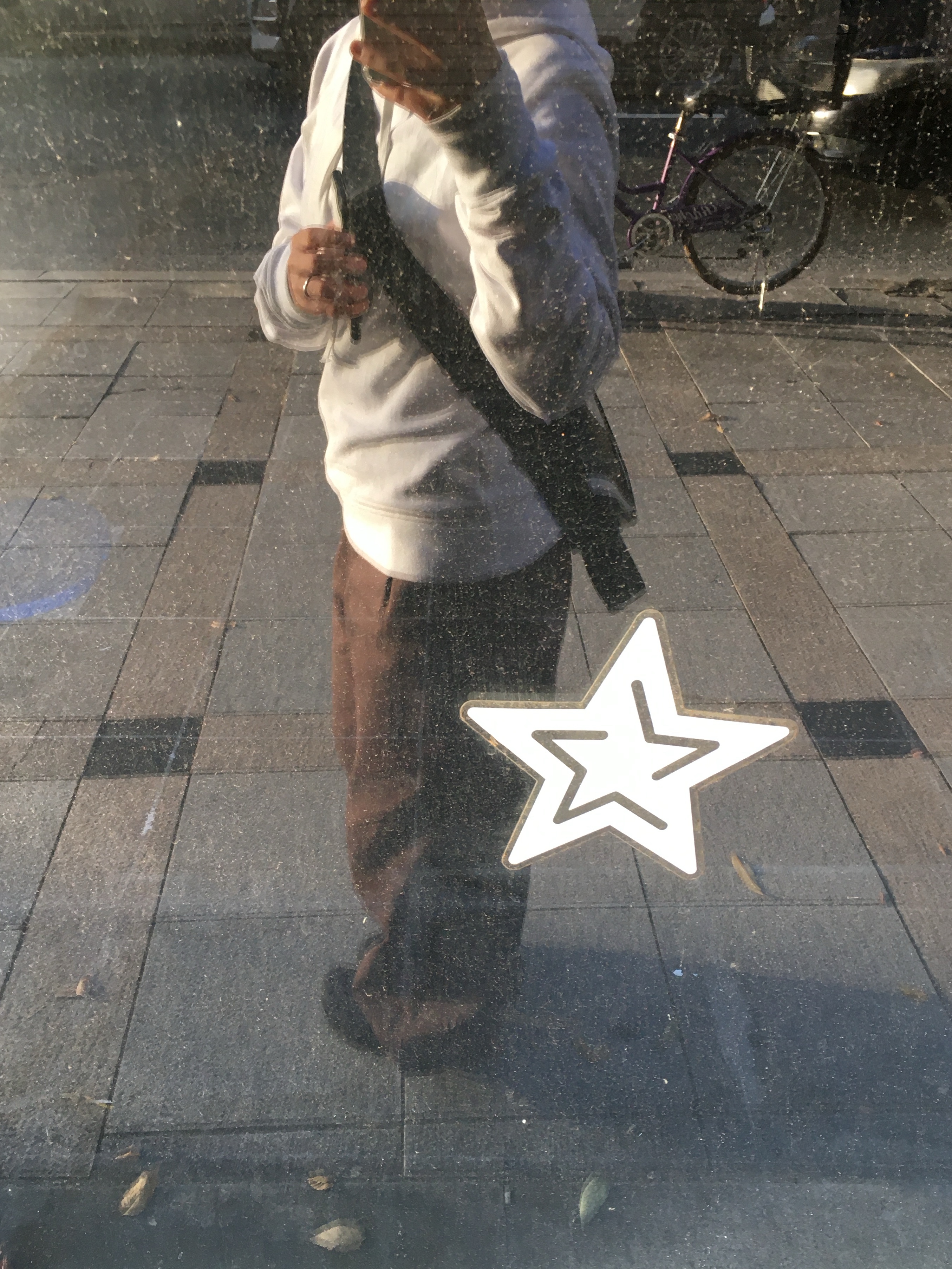 [KREAM 단독] Safarispot Women 1/2 Basic Safari Hoodie Black, [KREAM 단독] Safarispot Women 1/2 Basic Safari Hoodie White 착용 스타일 - 1