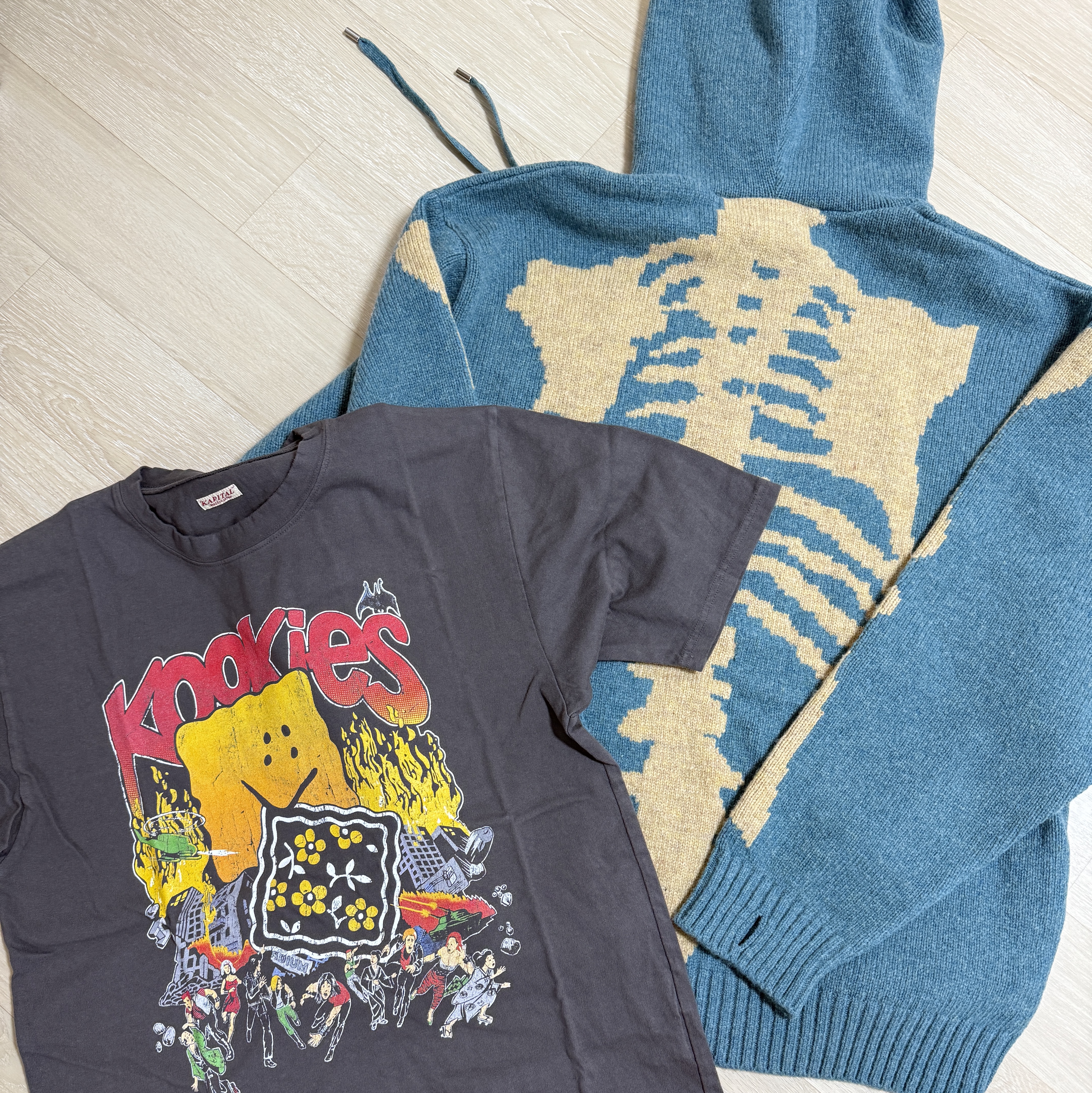 Kapital 20 Crew T-Shirt Ink Black, Kapital 5G Wool Bone Hooded Sweater Saxophone 착용 스타일