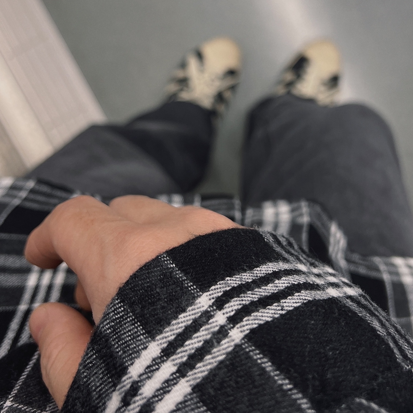 Adidas Superstar 82 Black White 착용 스타일