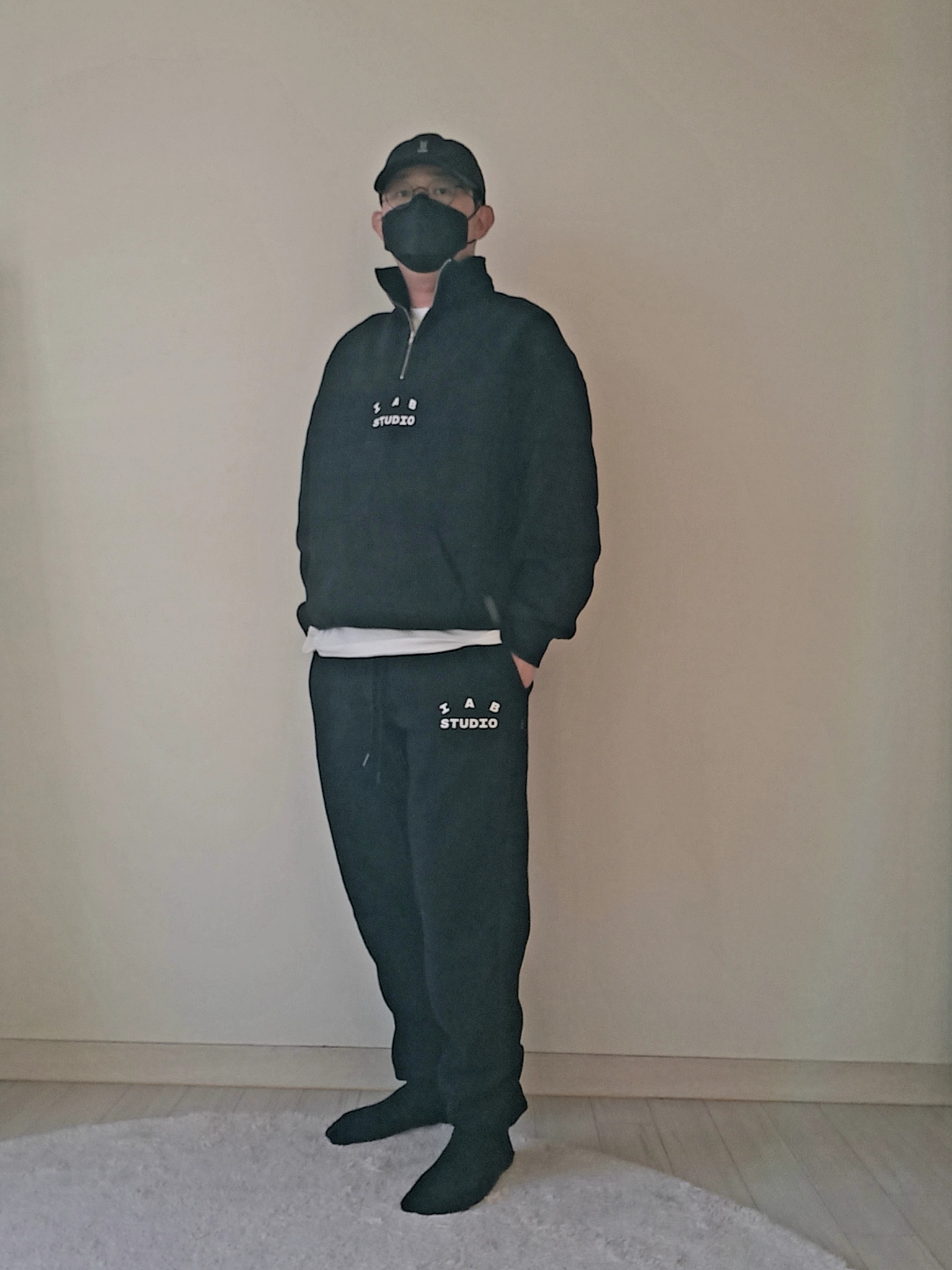 IAB Studio Socks White Black (5 Pack), Supreme Small Box T-Shirt White - 24SS 착용 스타일 - 1