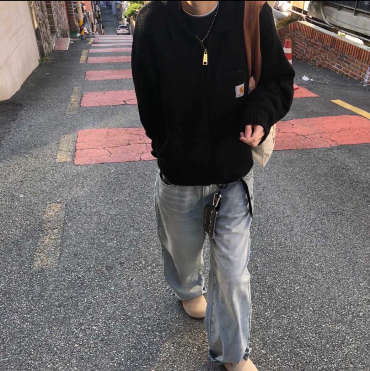 [KREAM 단독] Safarispot Basic Safari Keyring Card Wallet Olive, Vans Harbor Mule VR3 Peyote 착용 스타일