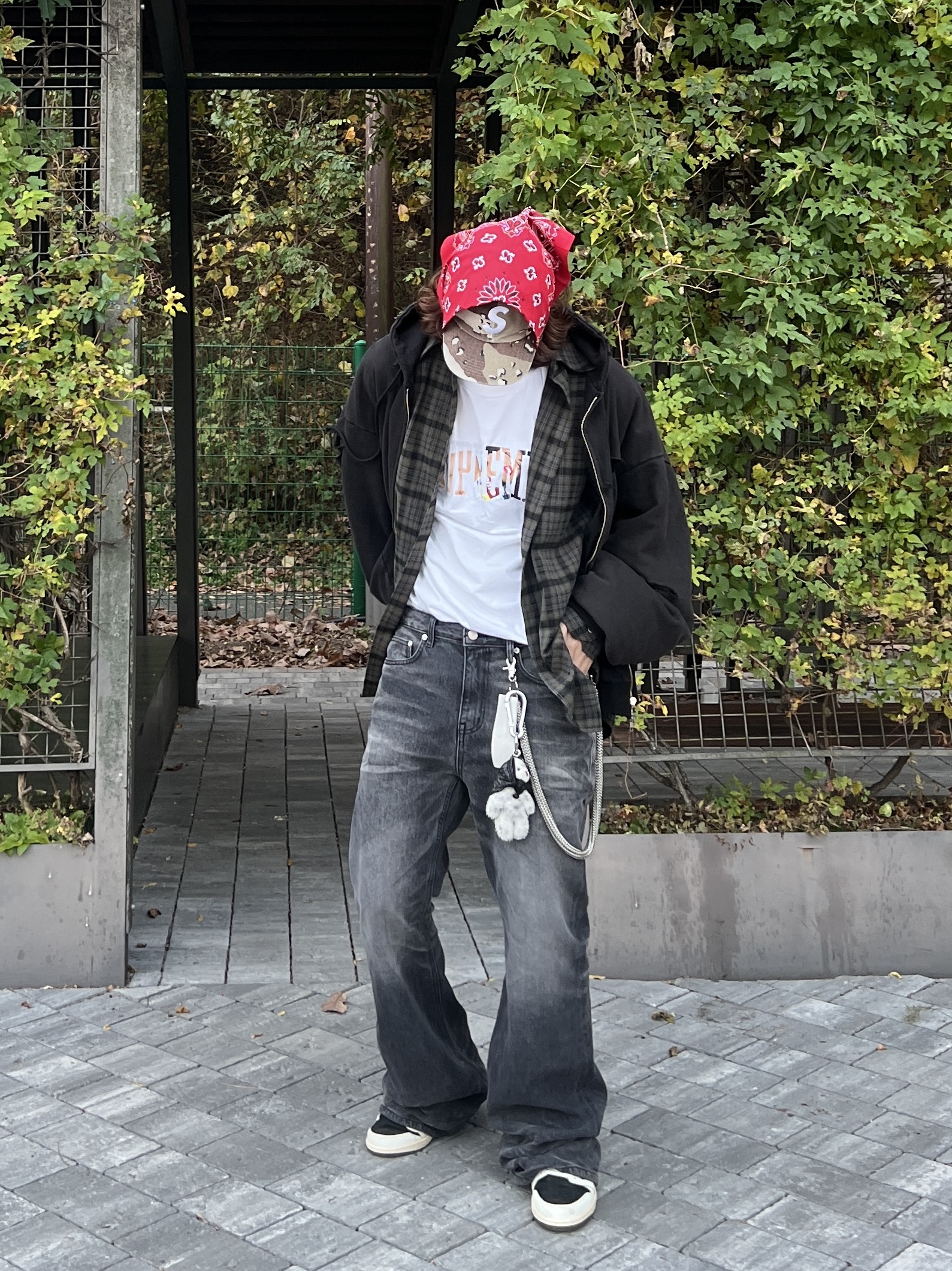 Project G/R Distressed Layer Zip Hoodie Faded Black, Supreme Pigment S Logo 6-Panel Chocolate Chip Camo - 24FW 착용 스타일 - 3