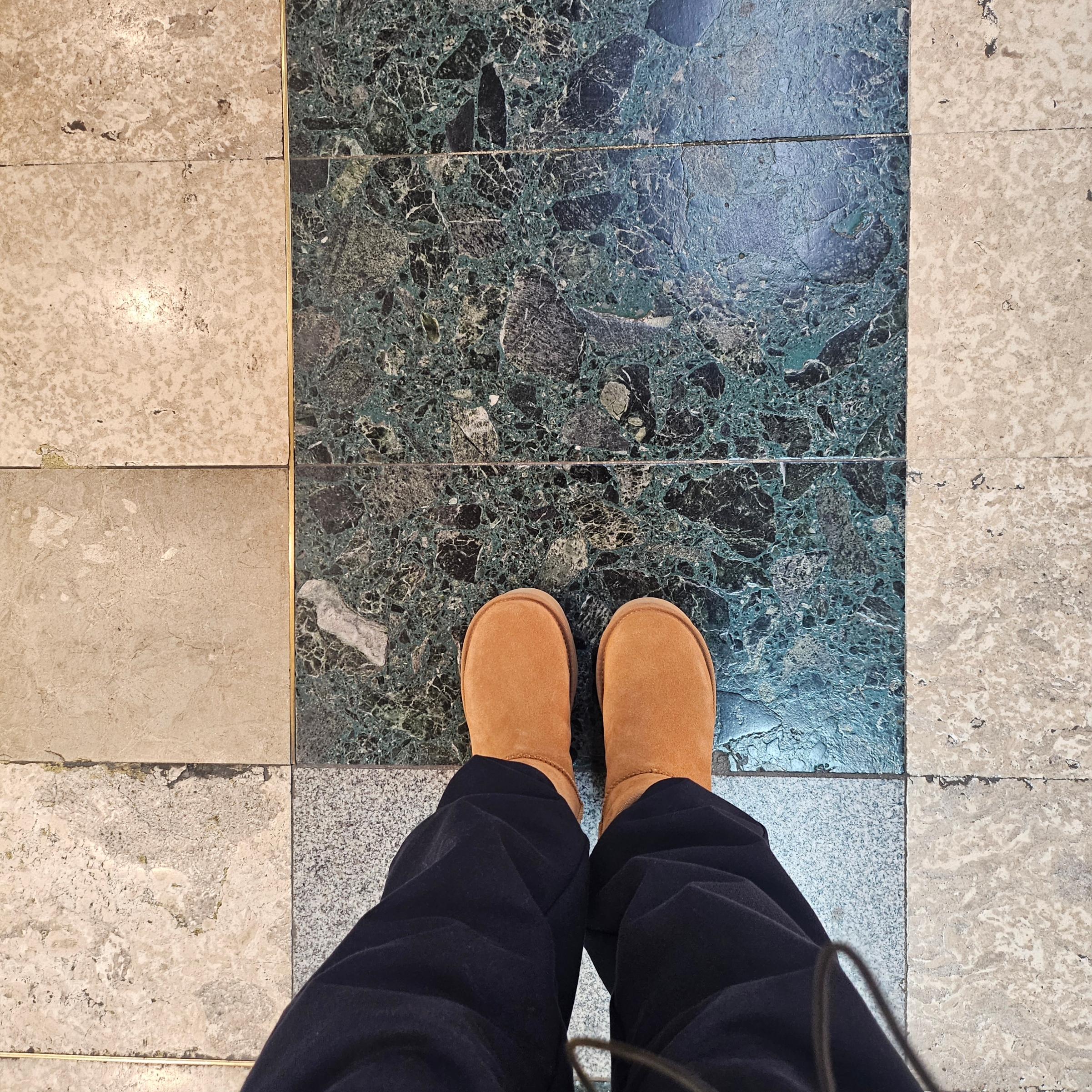 (W) UGG Classic Mini Platform Boots Chestnut 착용 스타일
